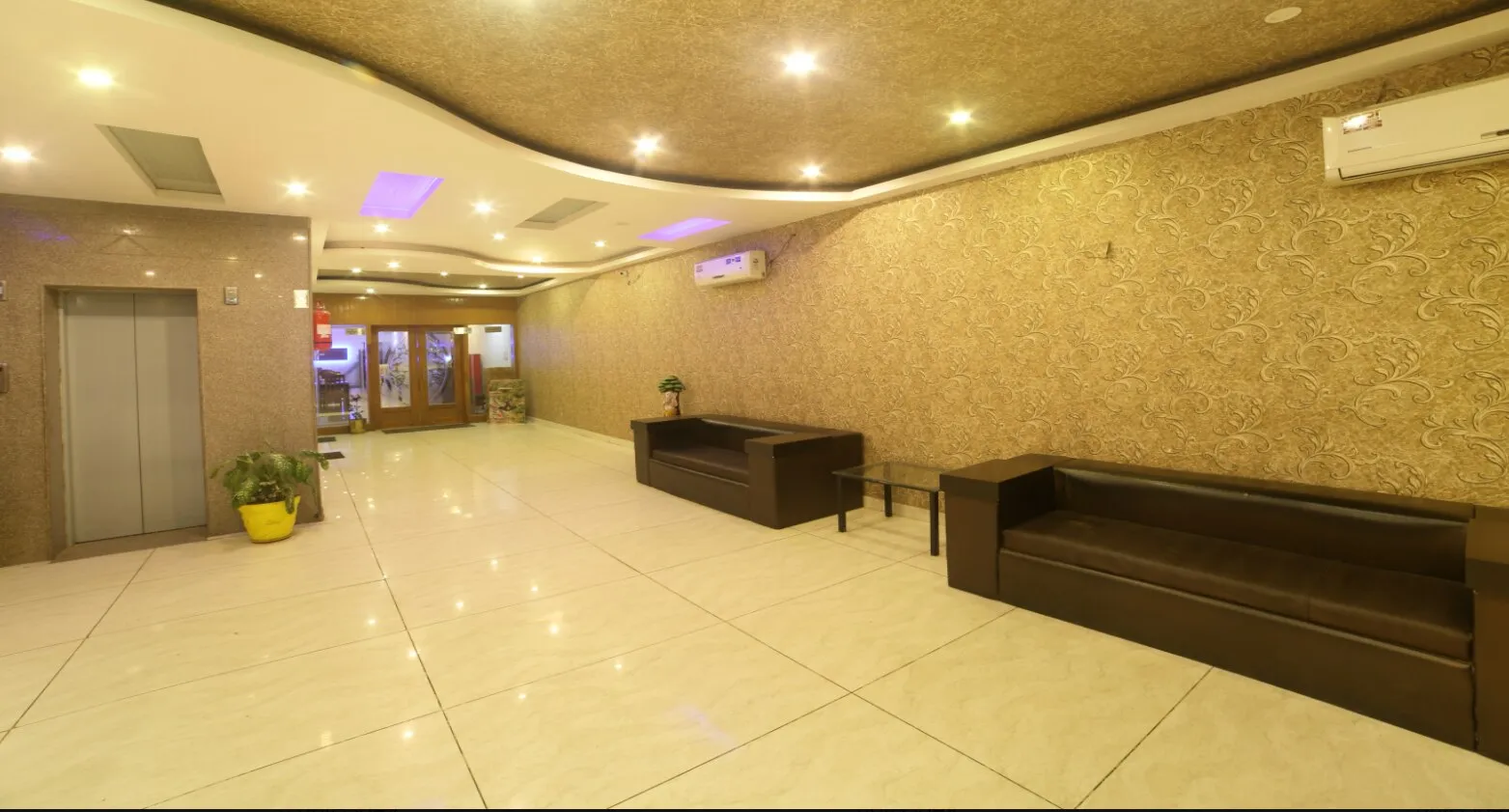 HOTEL TRIHARI Common Area