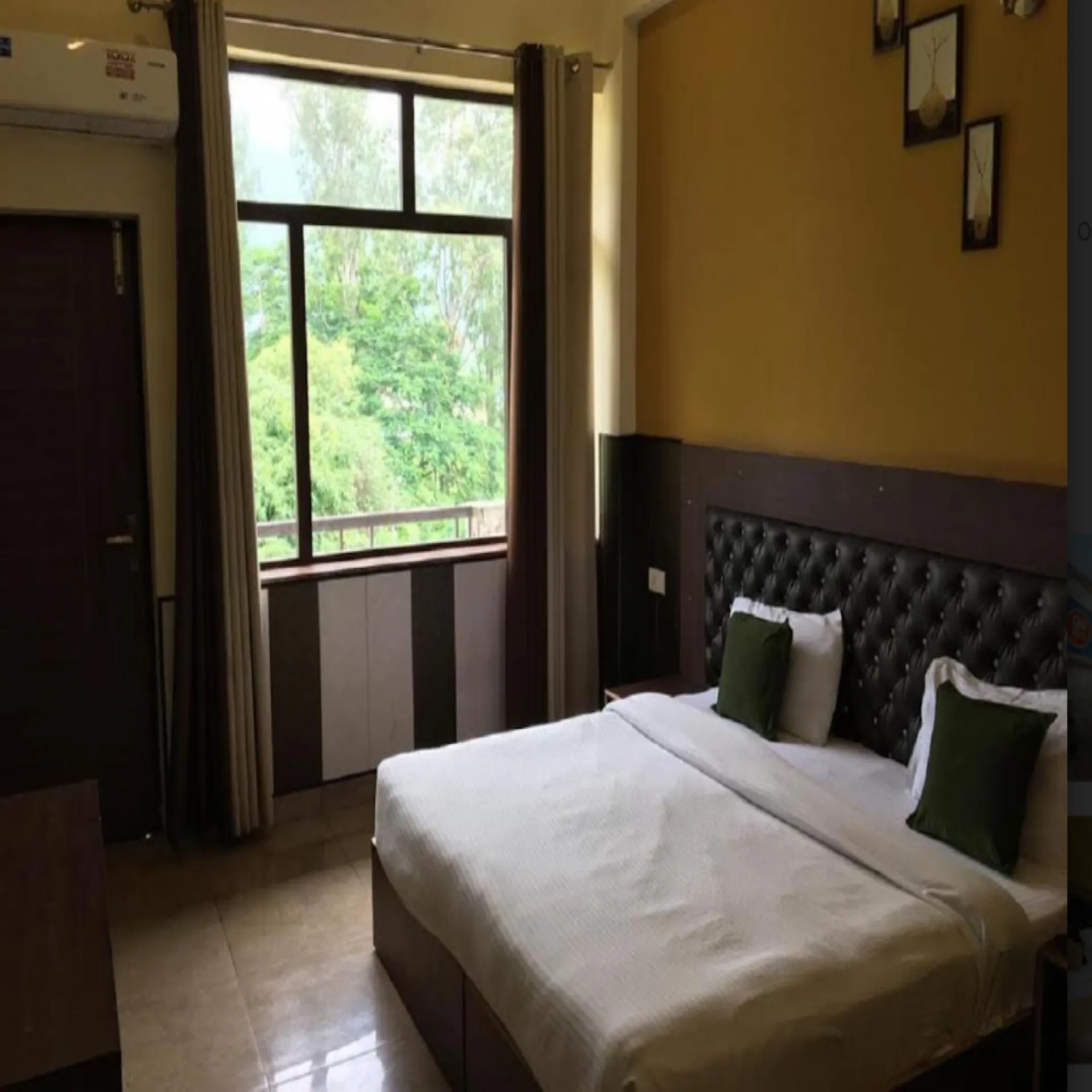 HOTEL TRIHARI Interiors