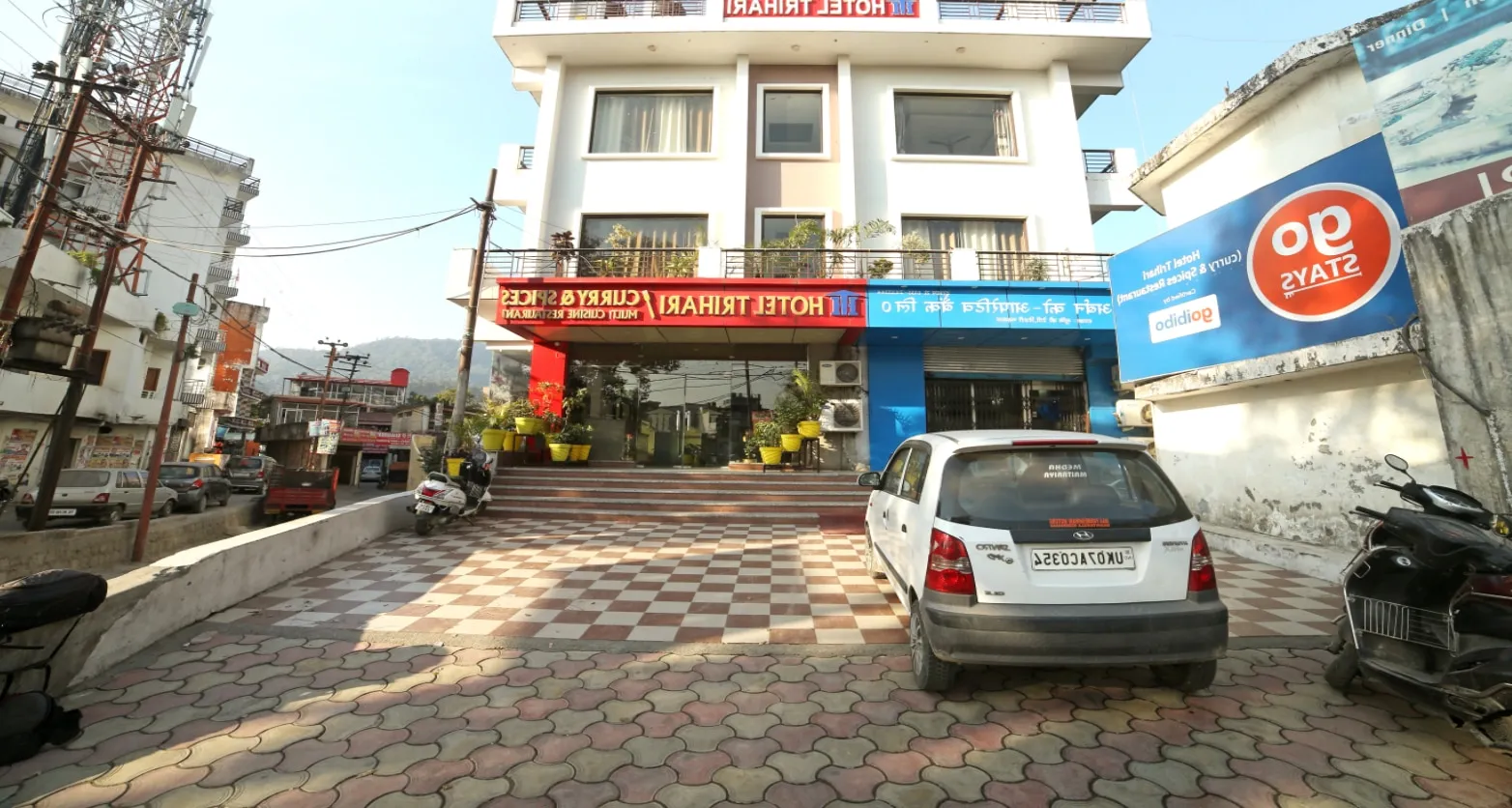 HOTEL TRIHARI Outdoors