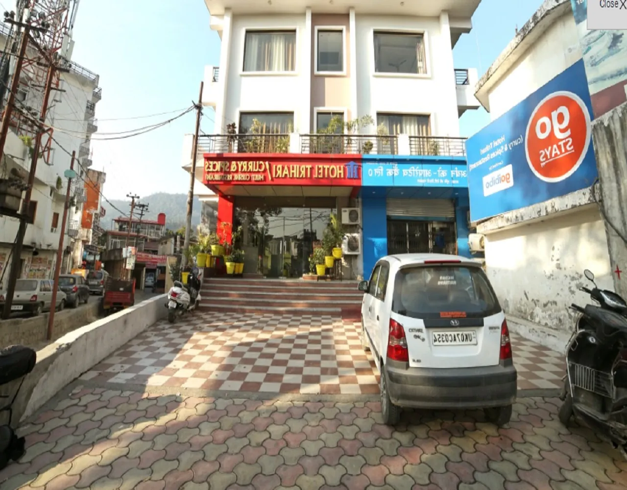 HOTEL TRIHARI Parking