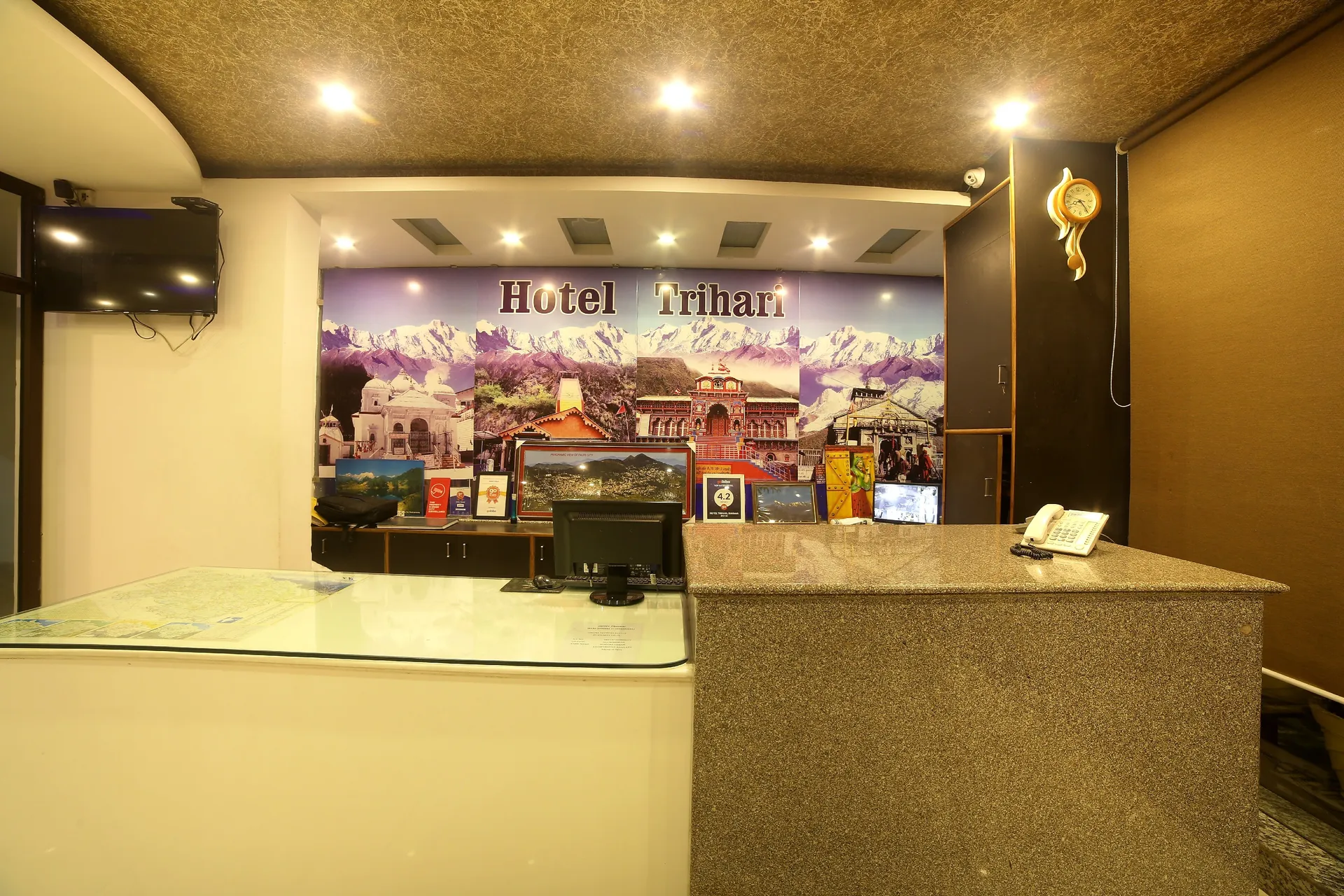 HOTEL TRIHARI Reception