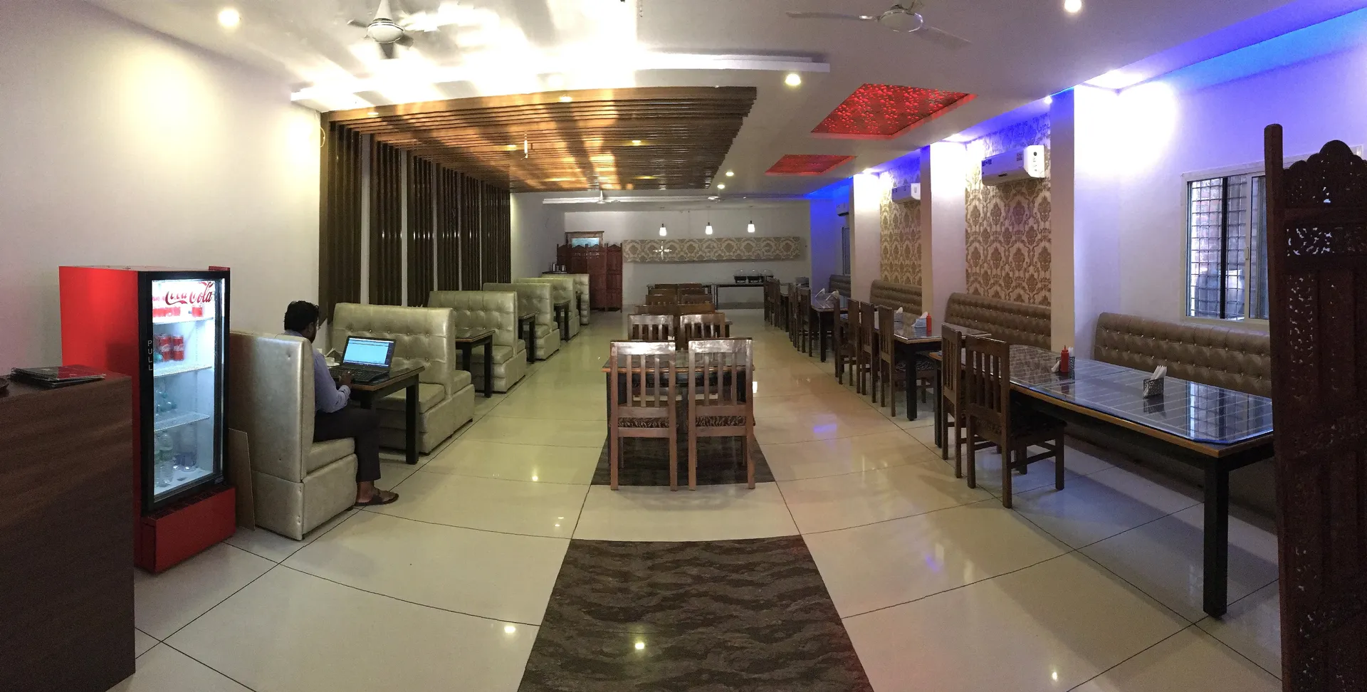 HOTEL TRIHARI Restaurant