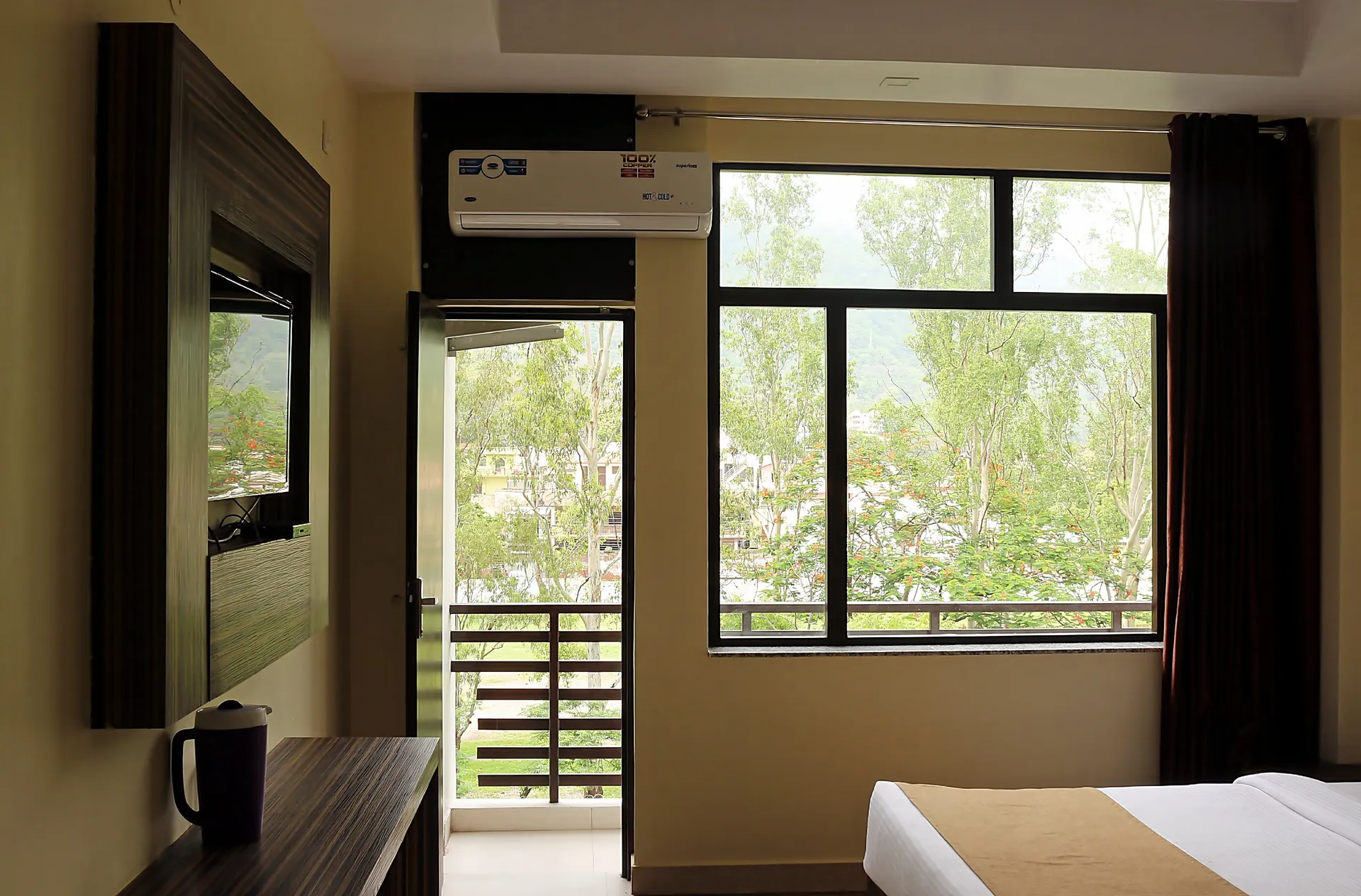 HOTEL TRIHARI Room