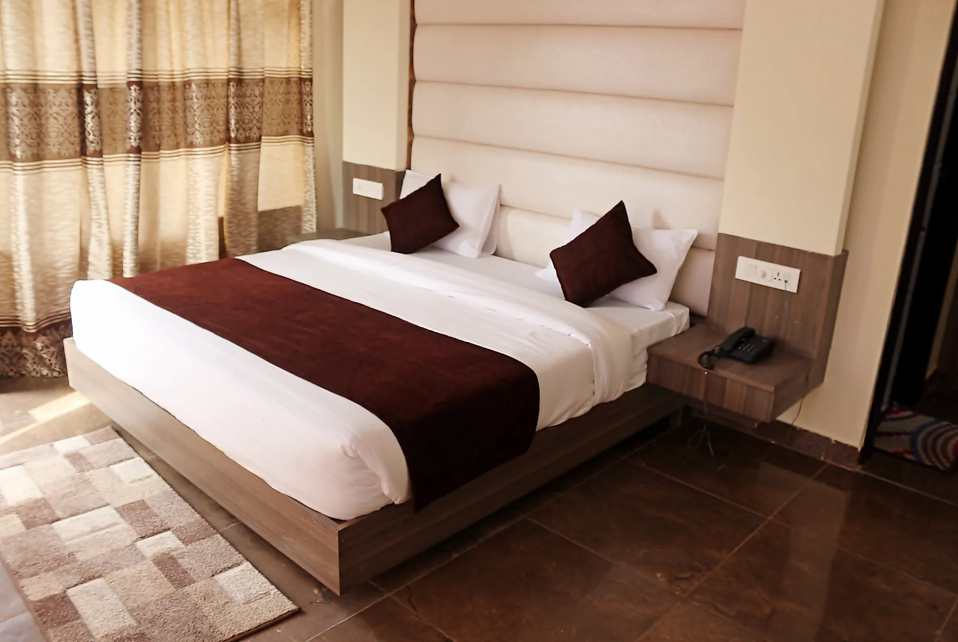 HOTEL TRIHARI Room