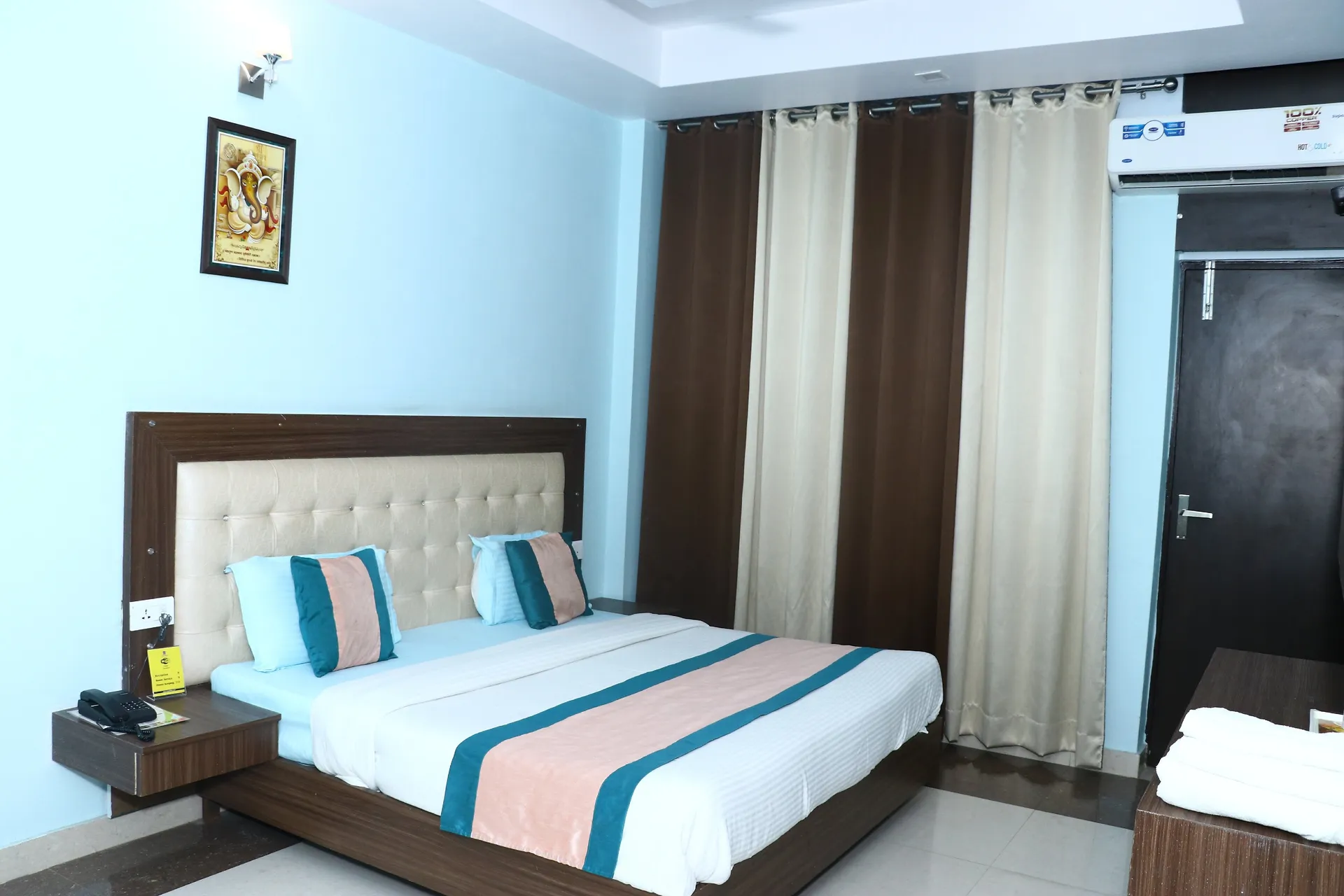 HOTEL TRIHARI Room