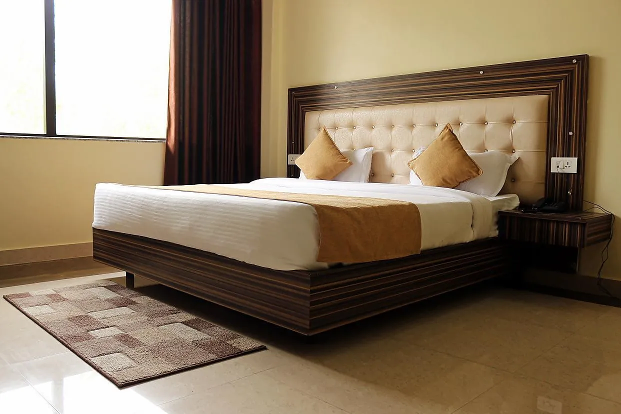 HOTEL TRIHARI Room