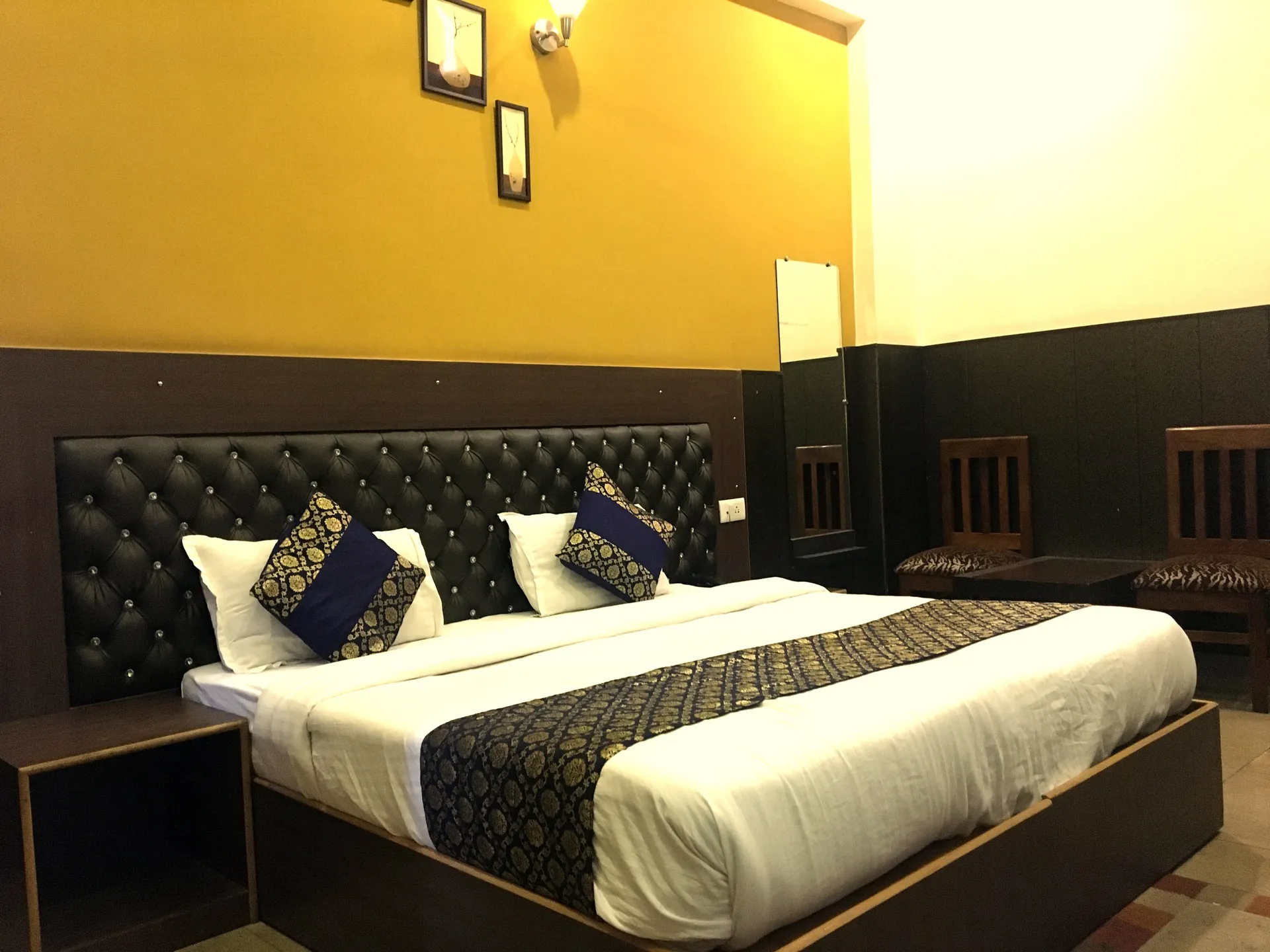 HOTEL TRIHARI Room
