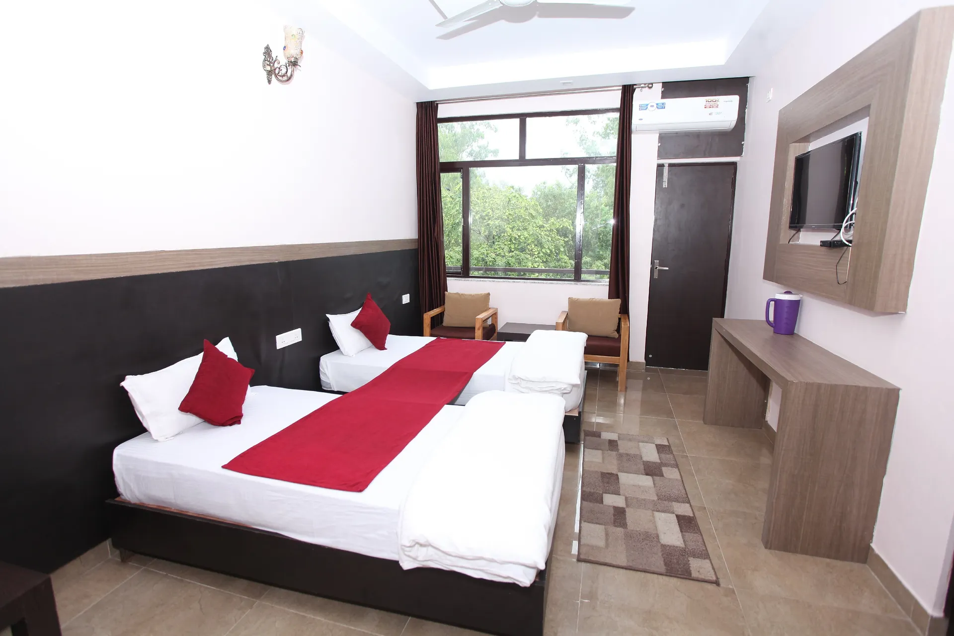 HOTEL TRIHARI Room