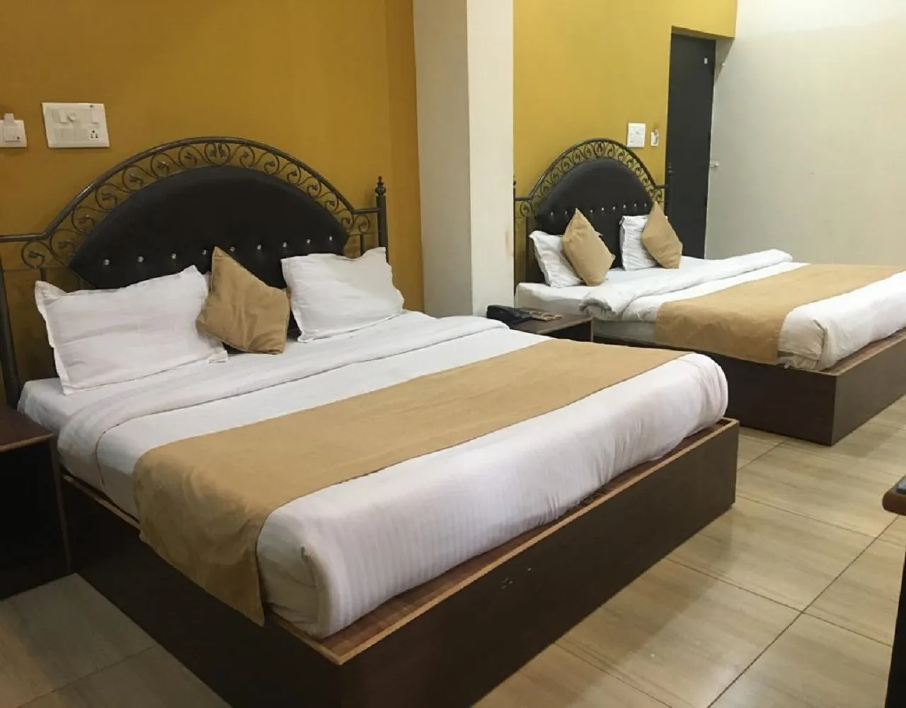 HOTEL TRIHARI Room