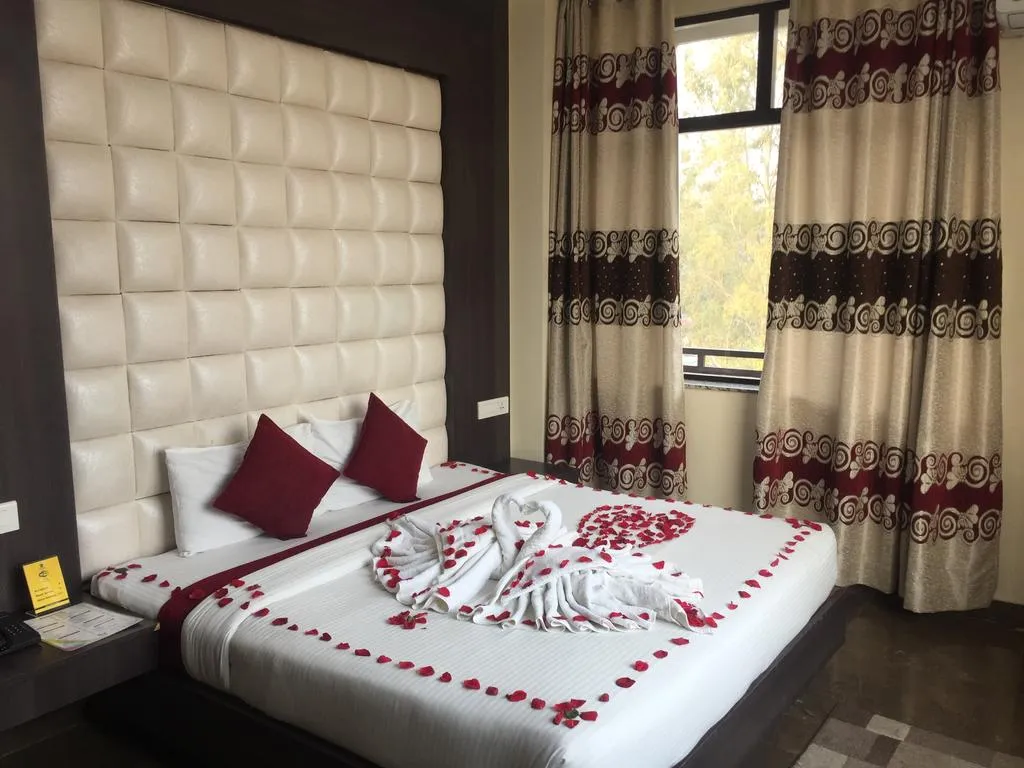 HOTEL TRIHARI Room