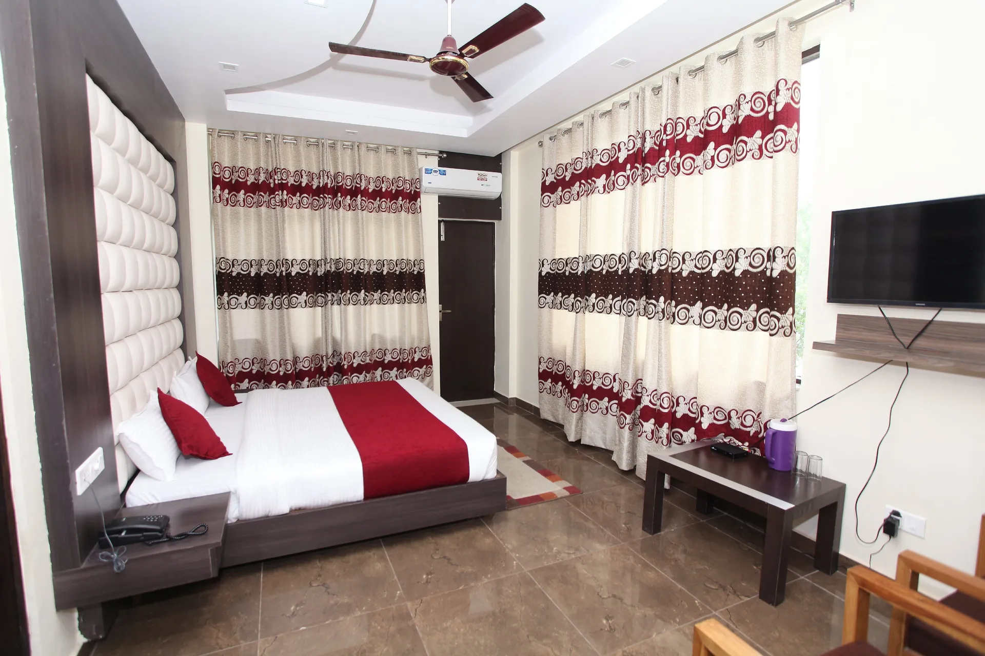 HOTEL TRIHARI Room