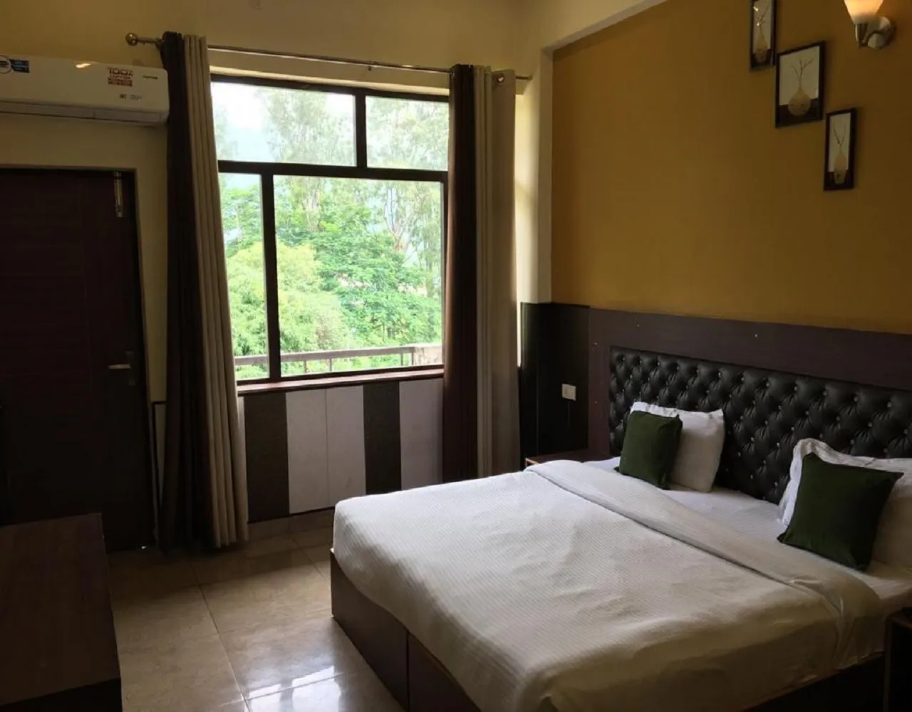 HOTEL TRIHARI Room