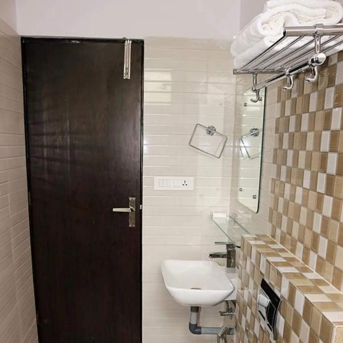 HOTEL TRIHARI Room