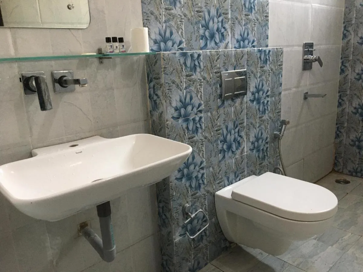 HOTEL TRIHARI Room