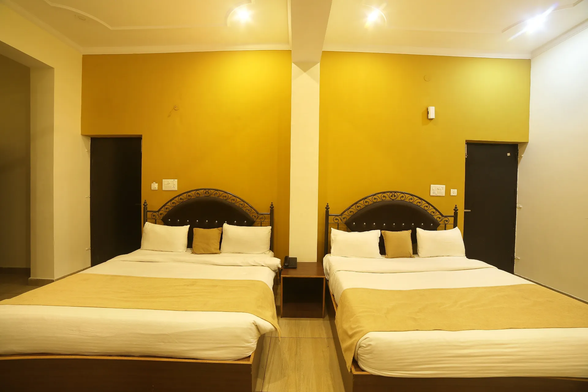 HOTEL TRIHARI Room