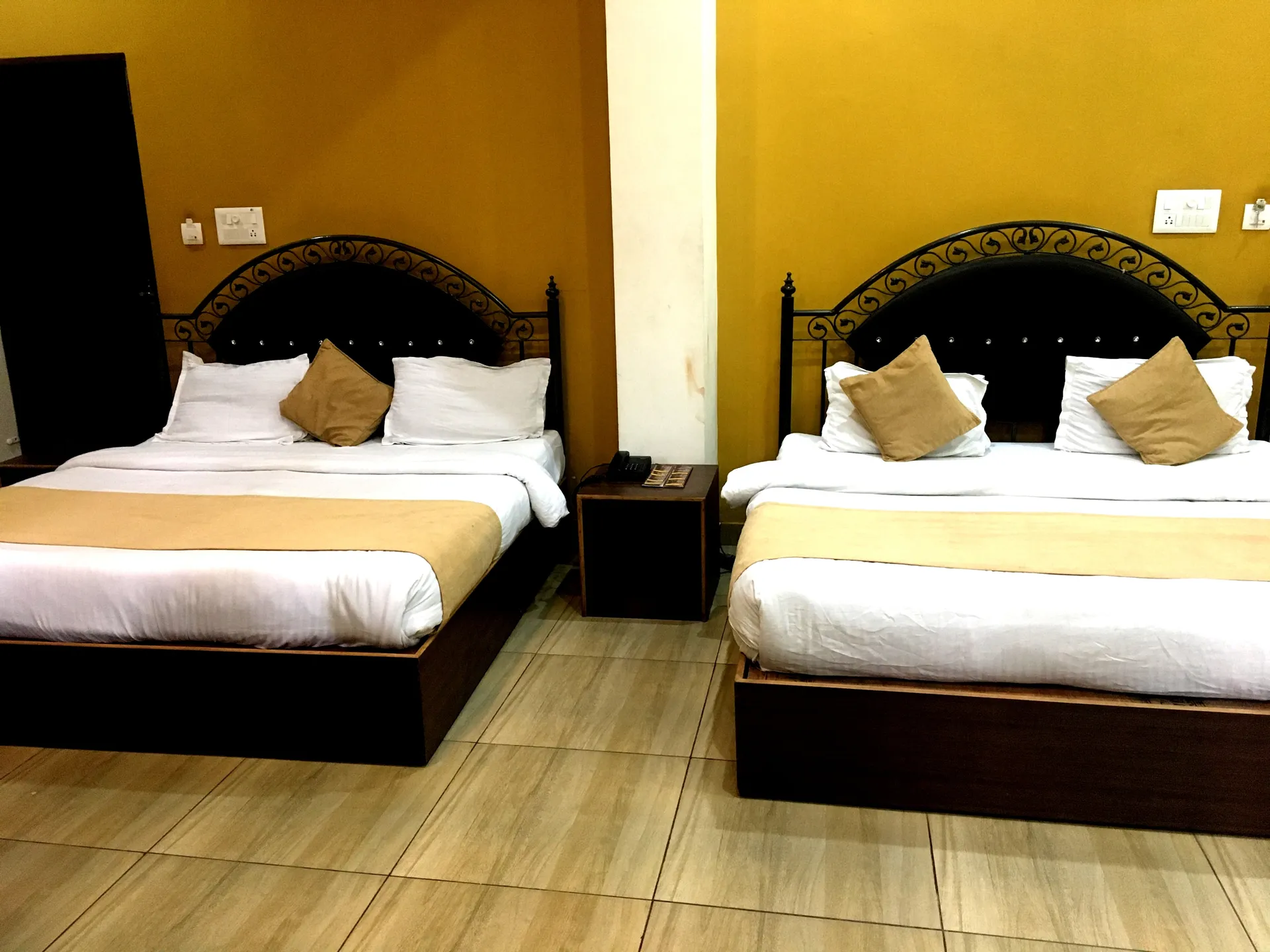 HOTEL TRIHARI Room