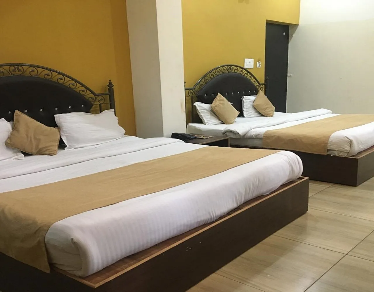 HOTEL TRIHARI Room