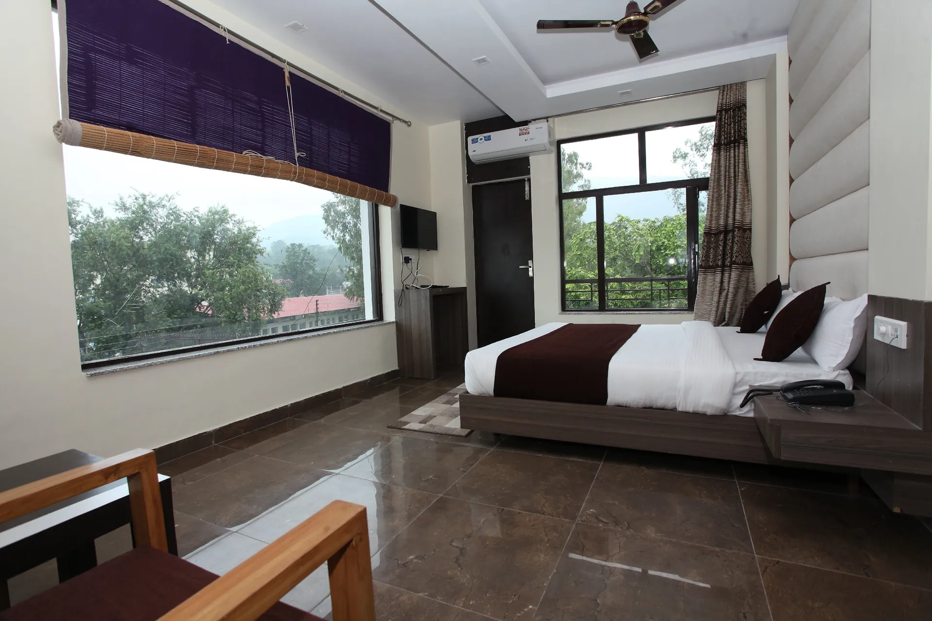 HOTEL TRIHARI Room