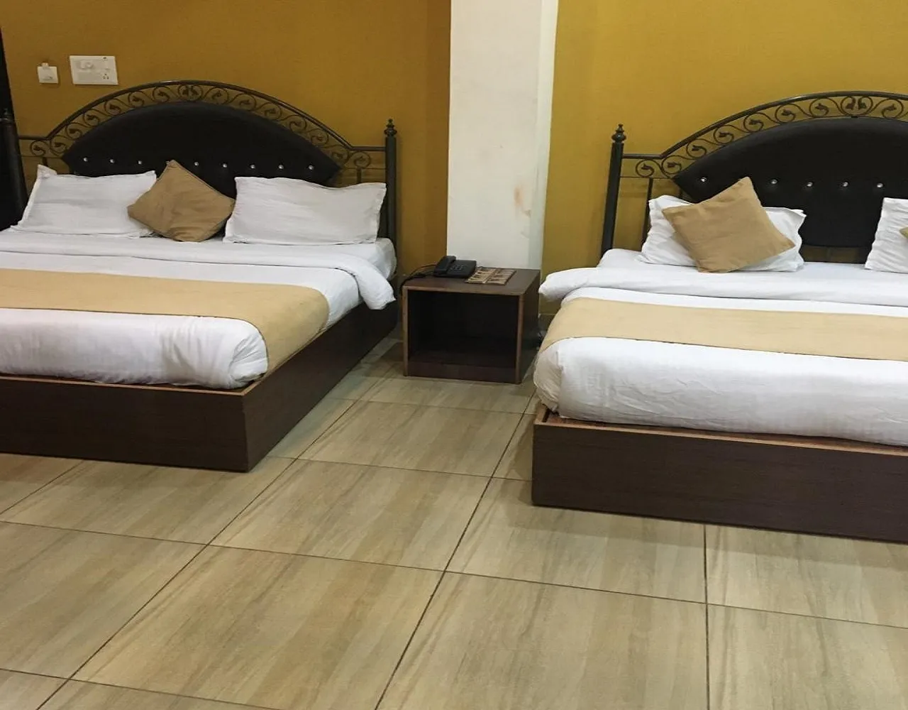 HOTEL TRIHARI Room