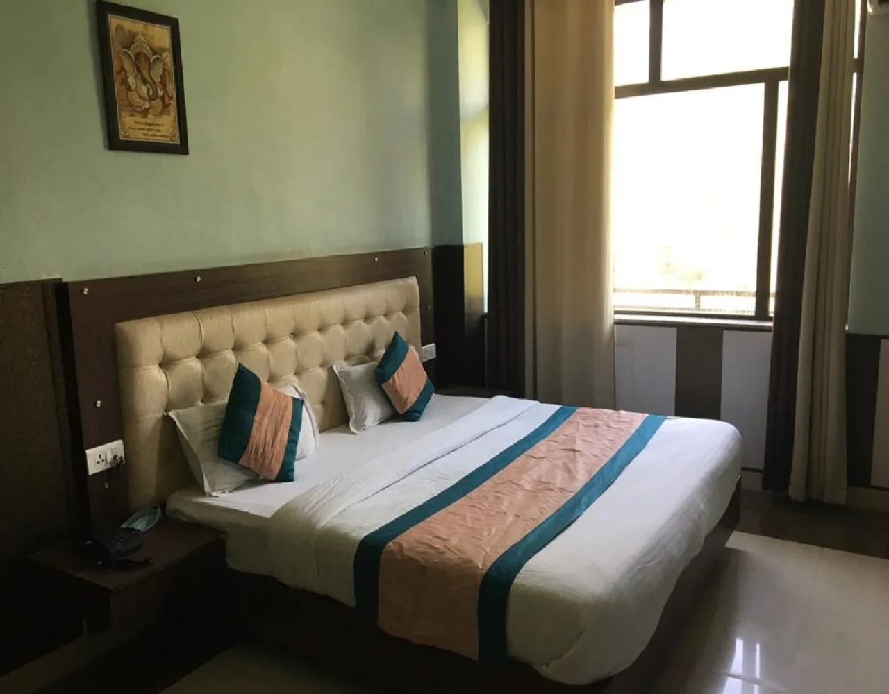 HOTEL TRIHARI Room