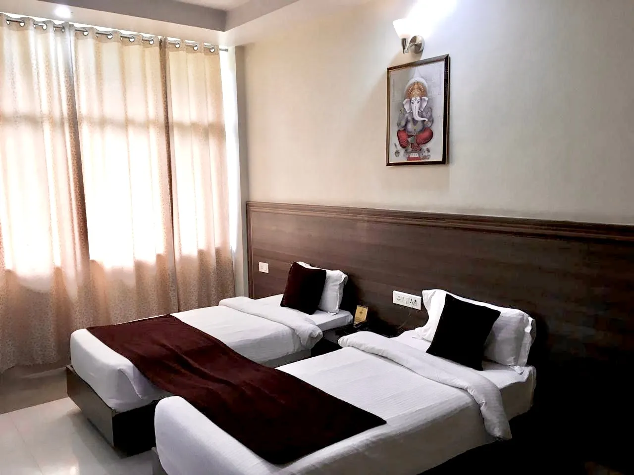 HOTEL TRIHARI Room