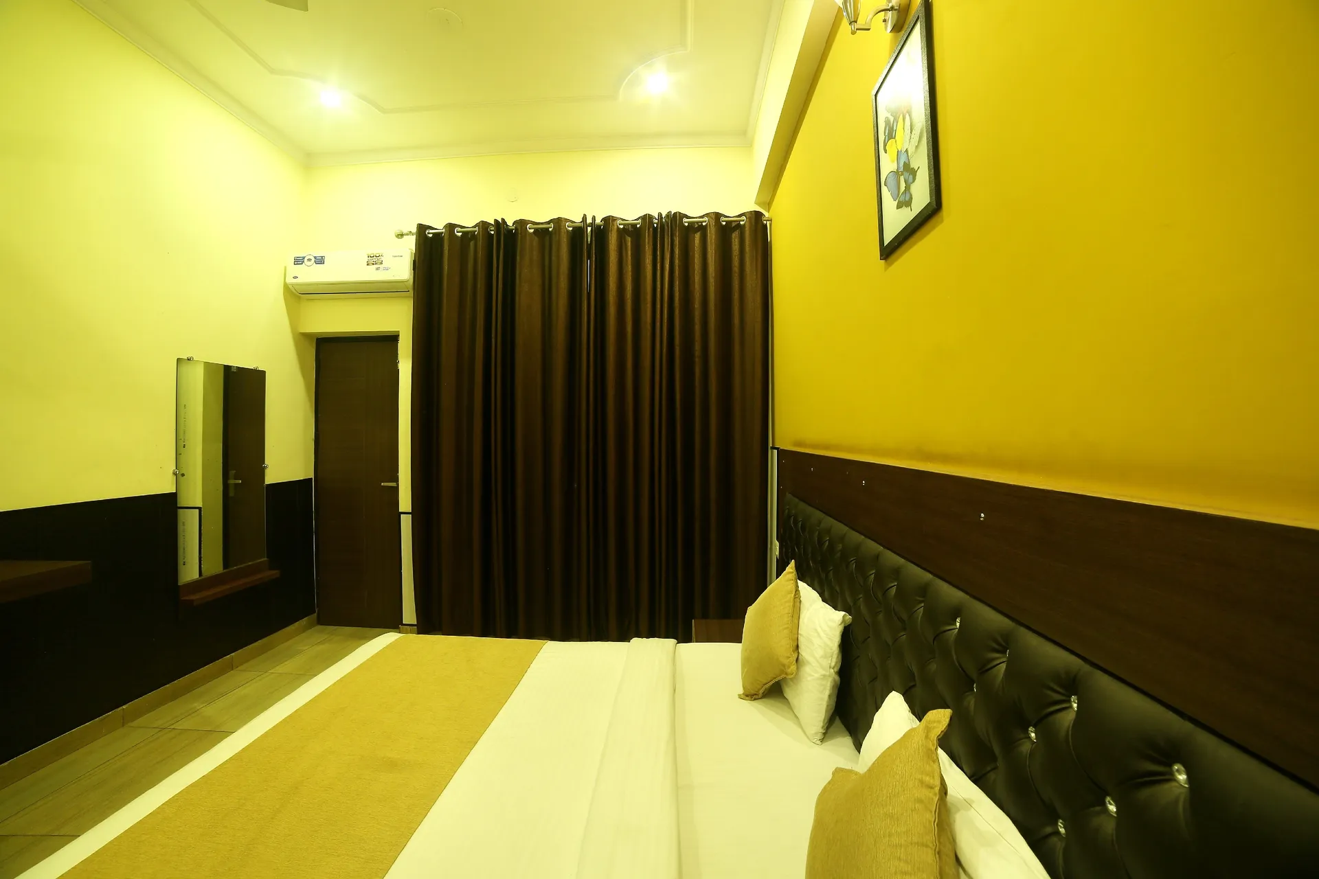 HOTEL TRIHARI Room