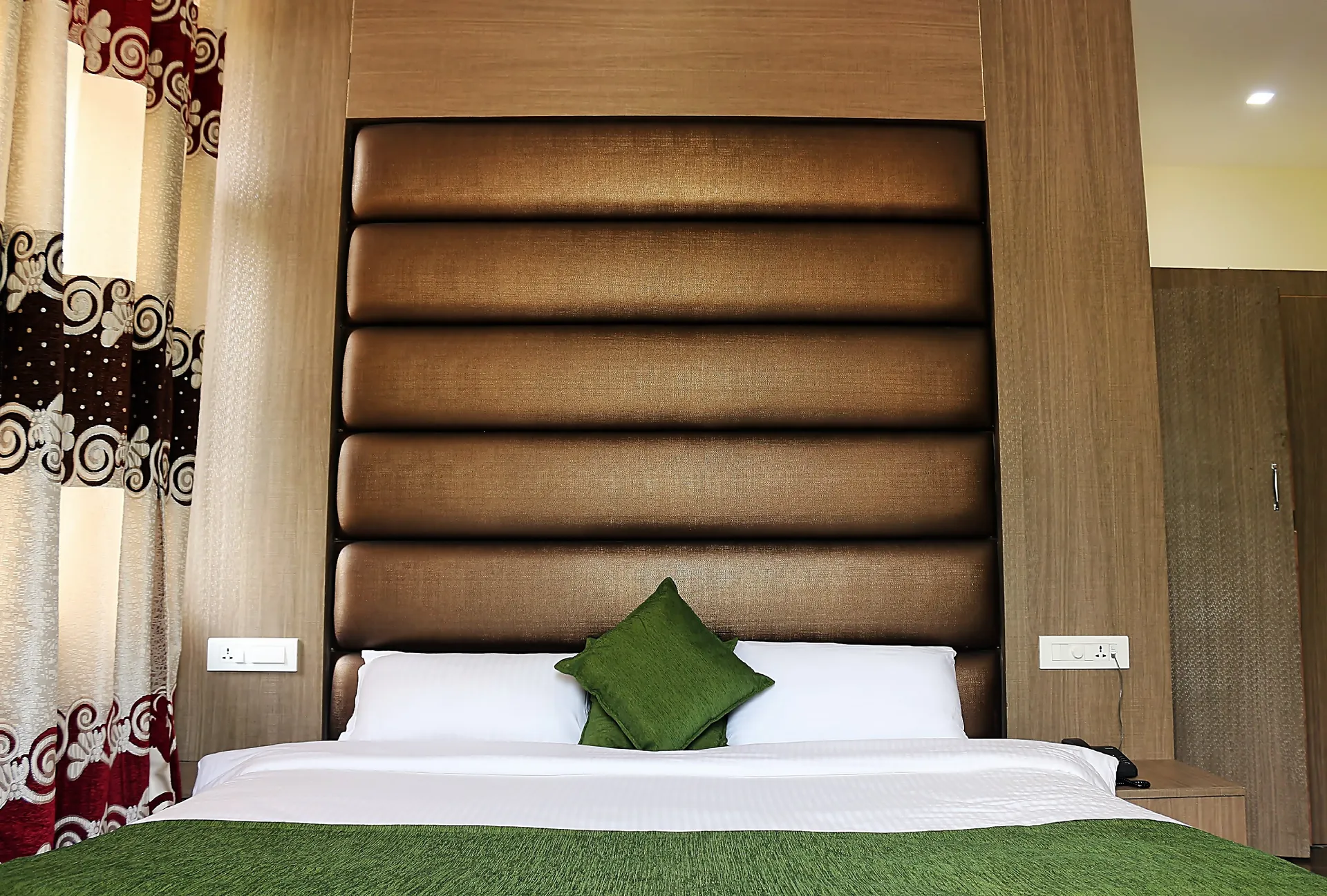 HOTEL TRIHARI Room