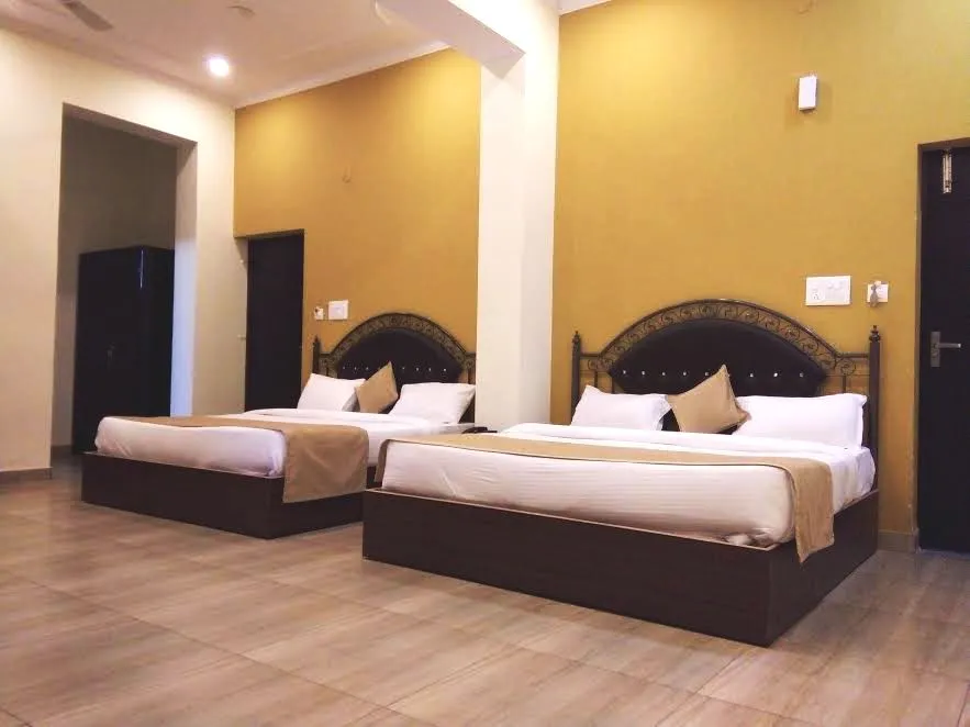 HOTEL TRIHARI Room