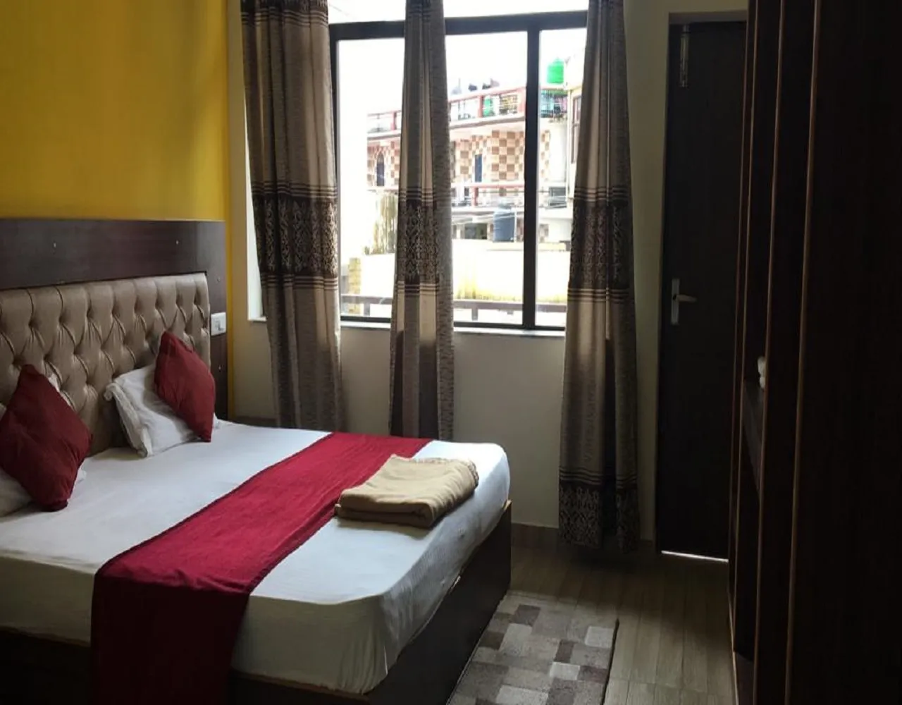HOTEL TRIHARI Room