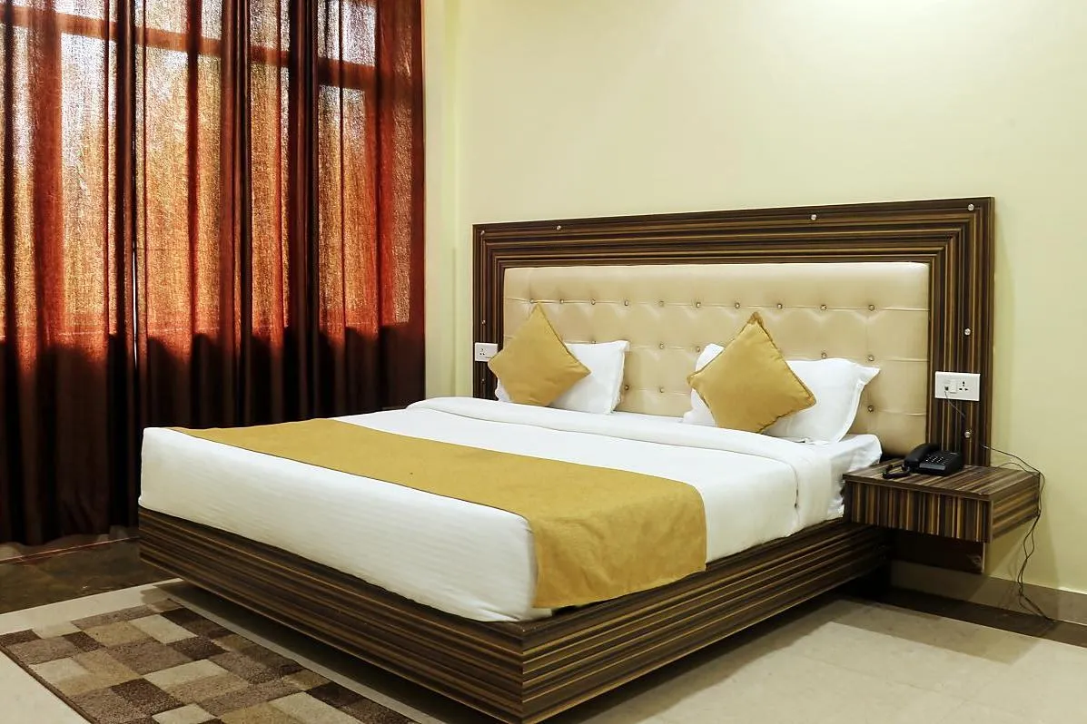 HOTEL TRIHARI Room