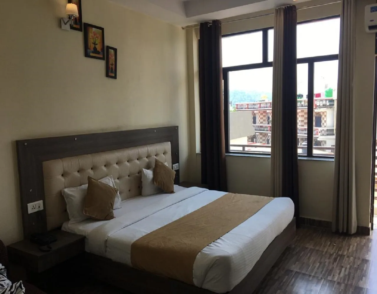 HOTEL TRIHARI Room