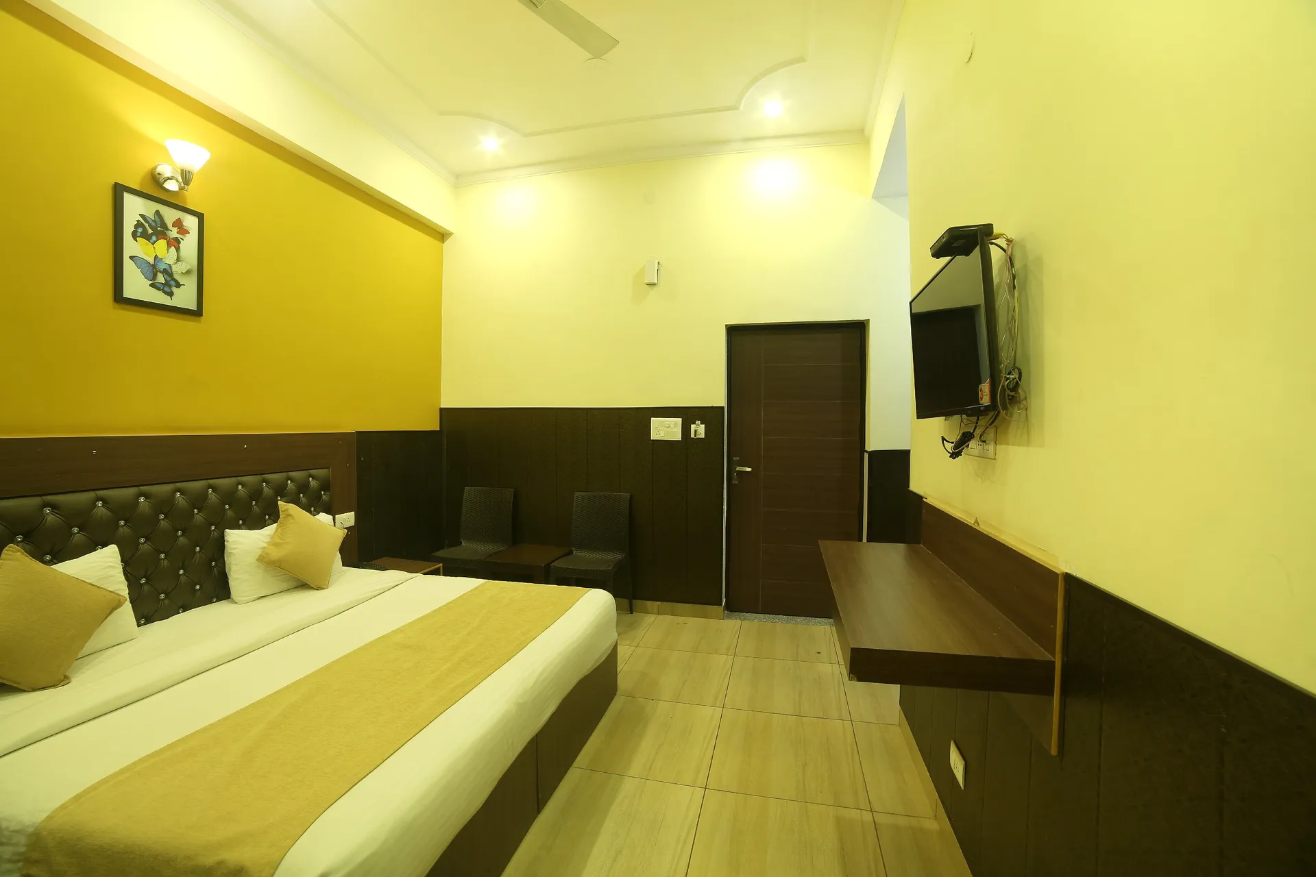 HOTEL TRIHARI Room