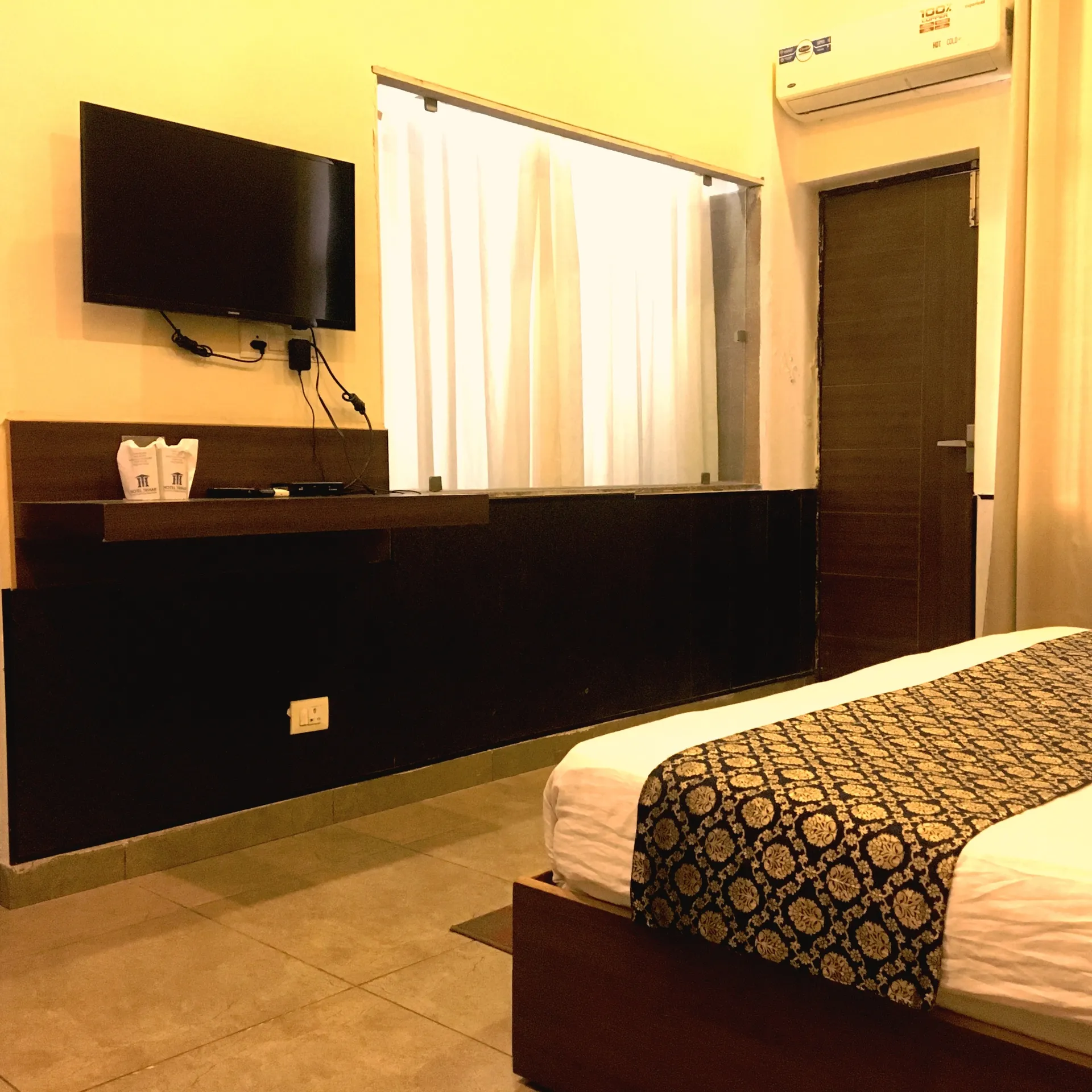 HOTEL TRIHARI Room