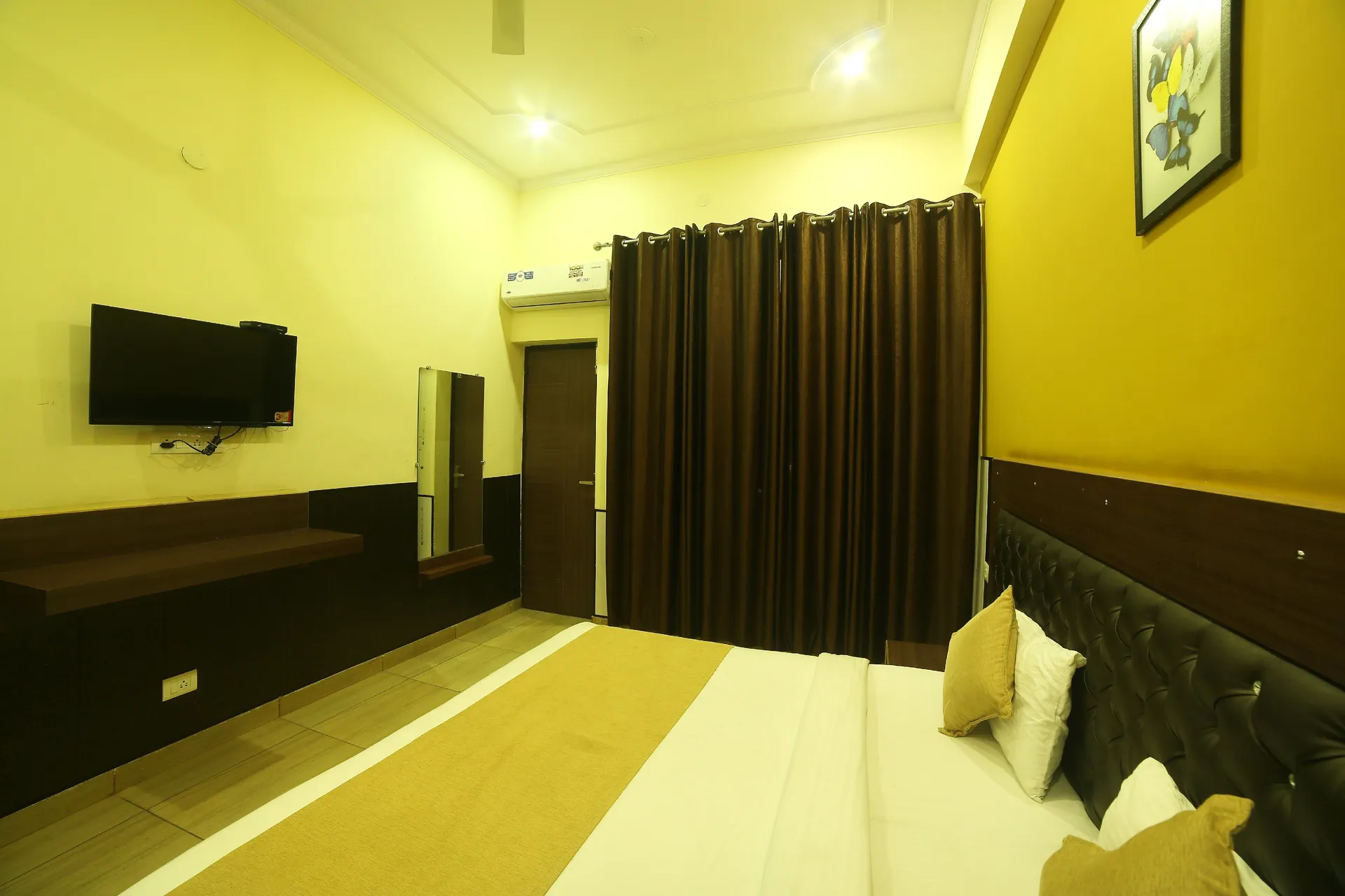 HOTEL TRIHARI Room