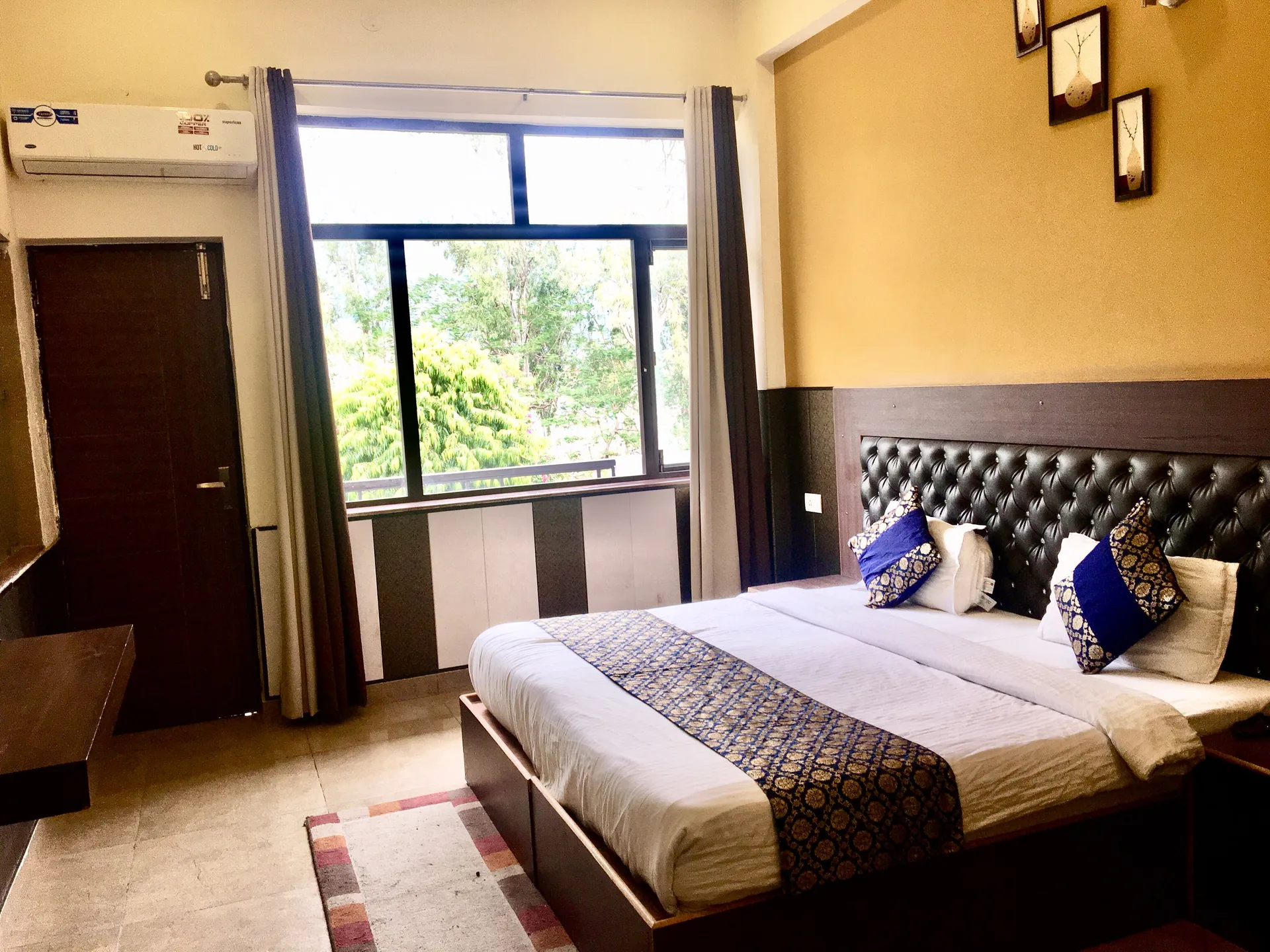 HOTEL TRIHARI Room