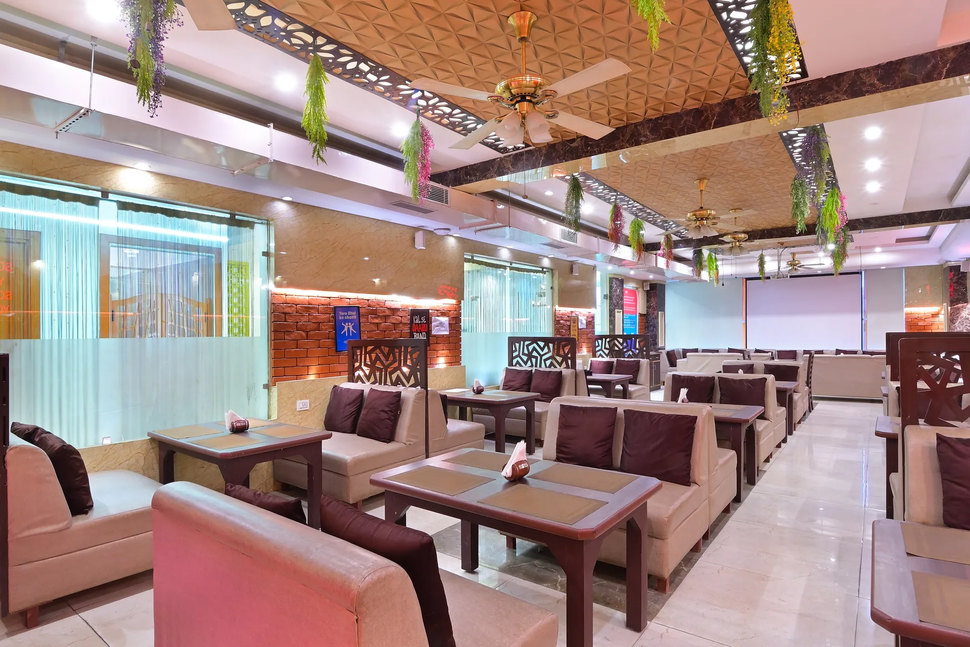 LA Riqueza Heritage Near to Triveni Ghat Restaurant