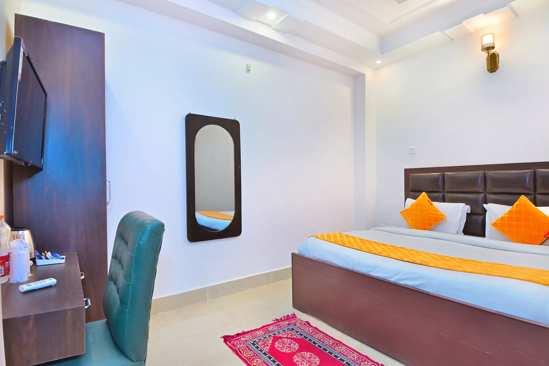 LA Riqueza Heritage Near to Triveni Ghat Room