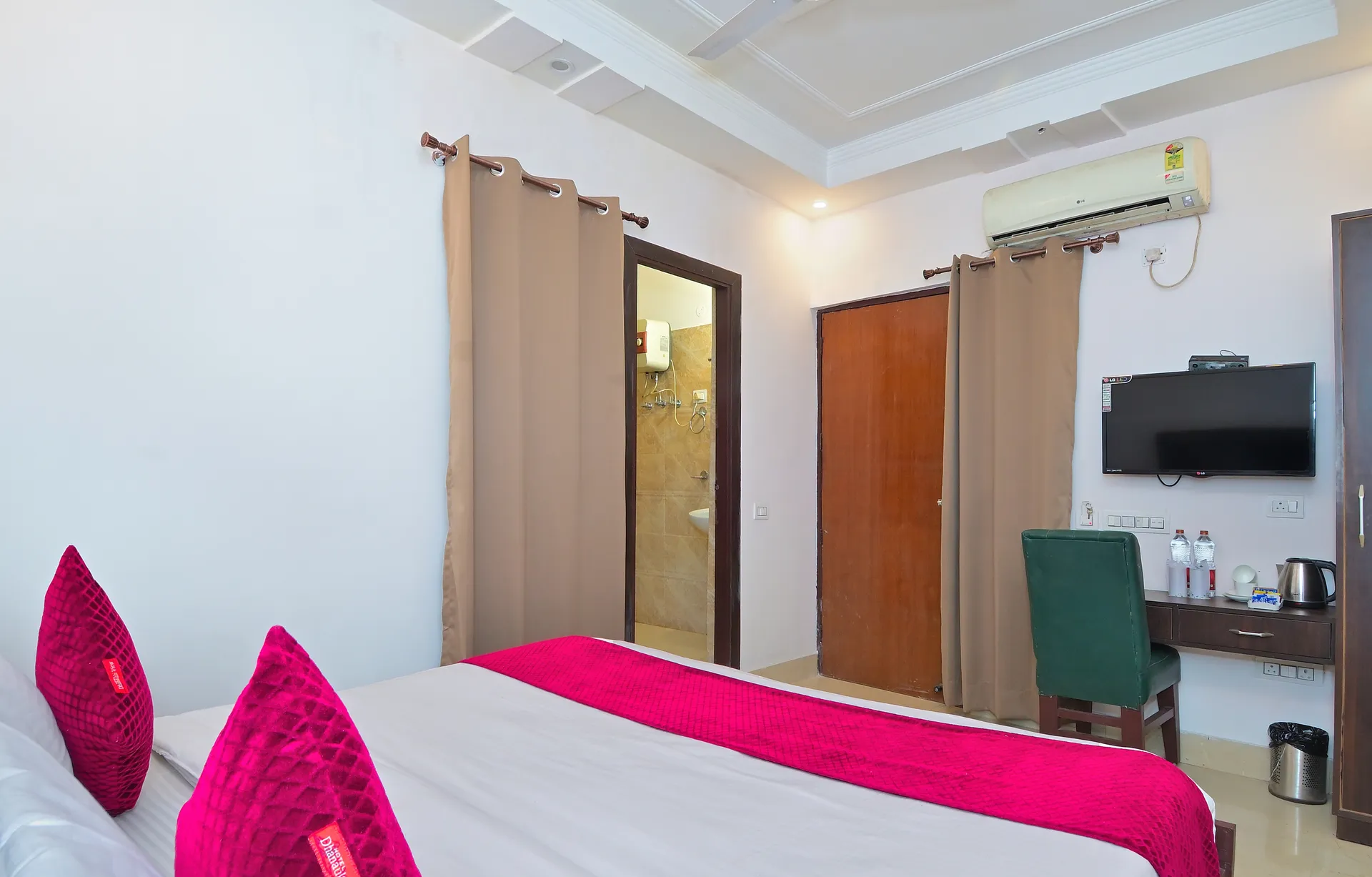 LA Riqueza Heritage Near to Triveni Ghat Room