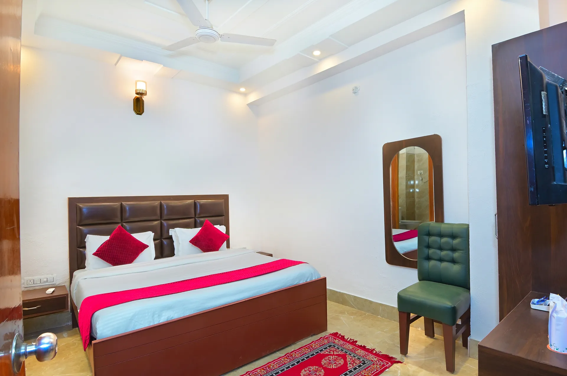 LA Riqueza Heritage Near to Triveni Ghat Room