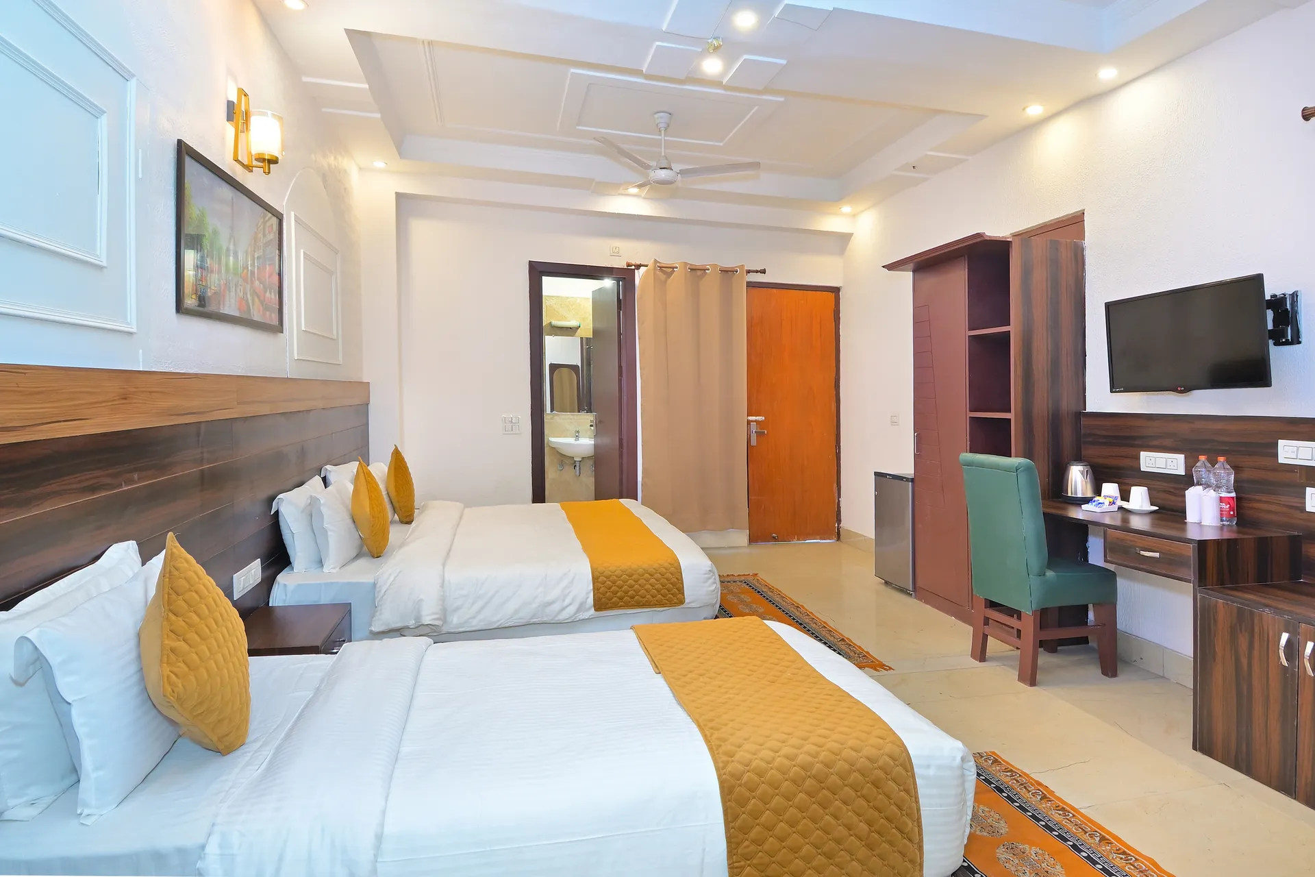 LA Riqueza Heritage Near to Triveni Ghat Room