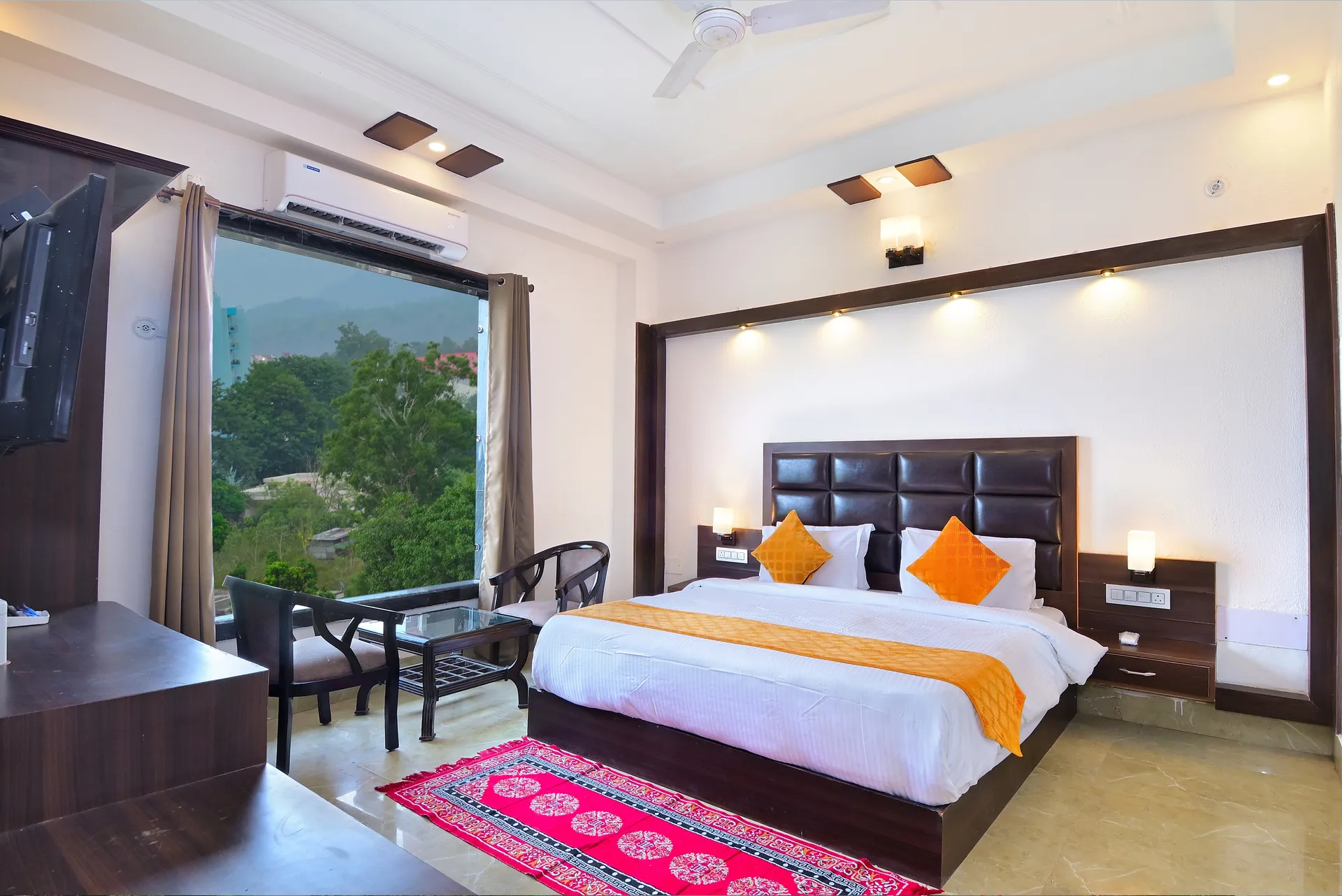 LA Riqueza Heritage Near to Triveni Ghat Room
