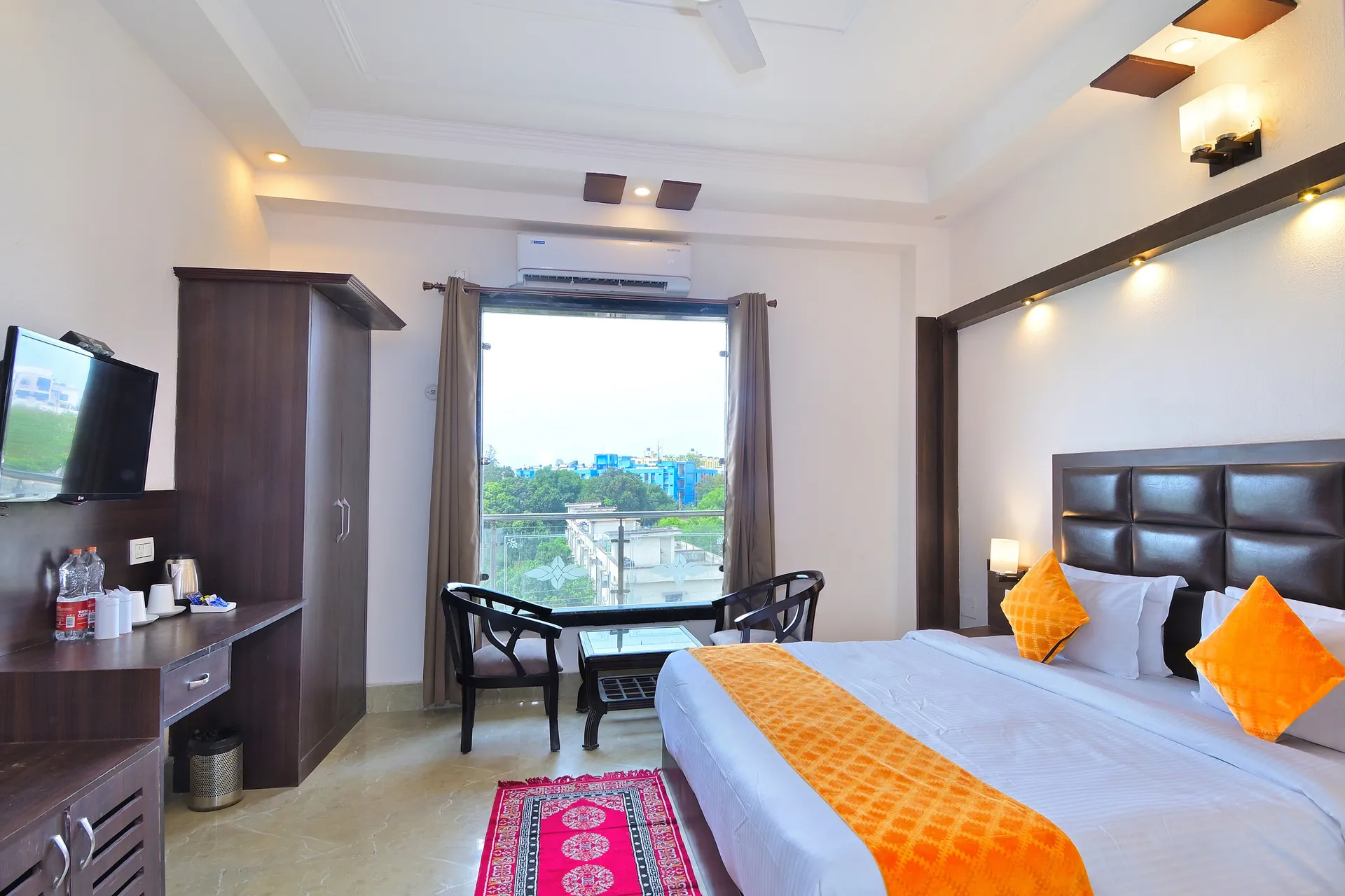 LA Riqueza Heritage Near to Triveni Ghat Room