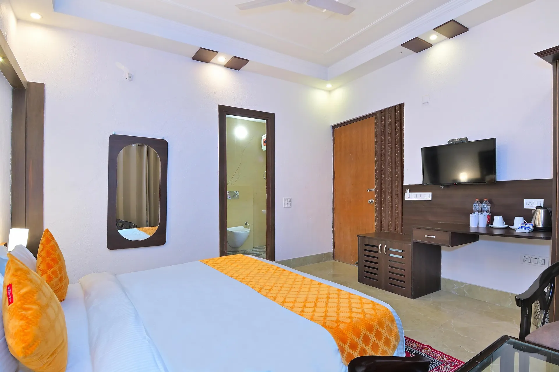 LA Riqueza Heritage Near to Triveni Ghat Room
