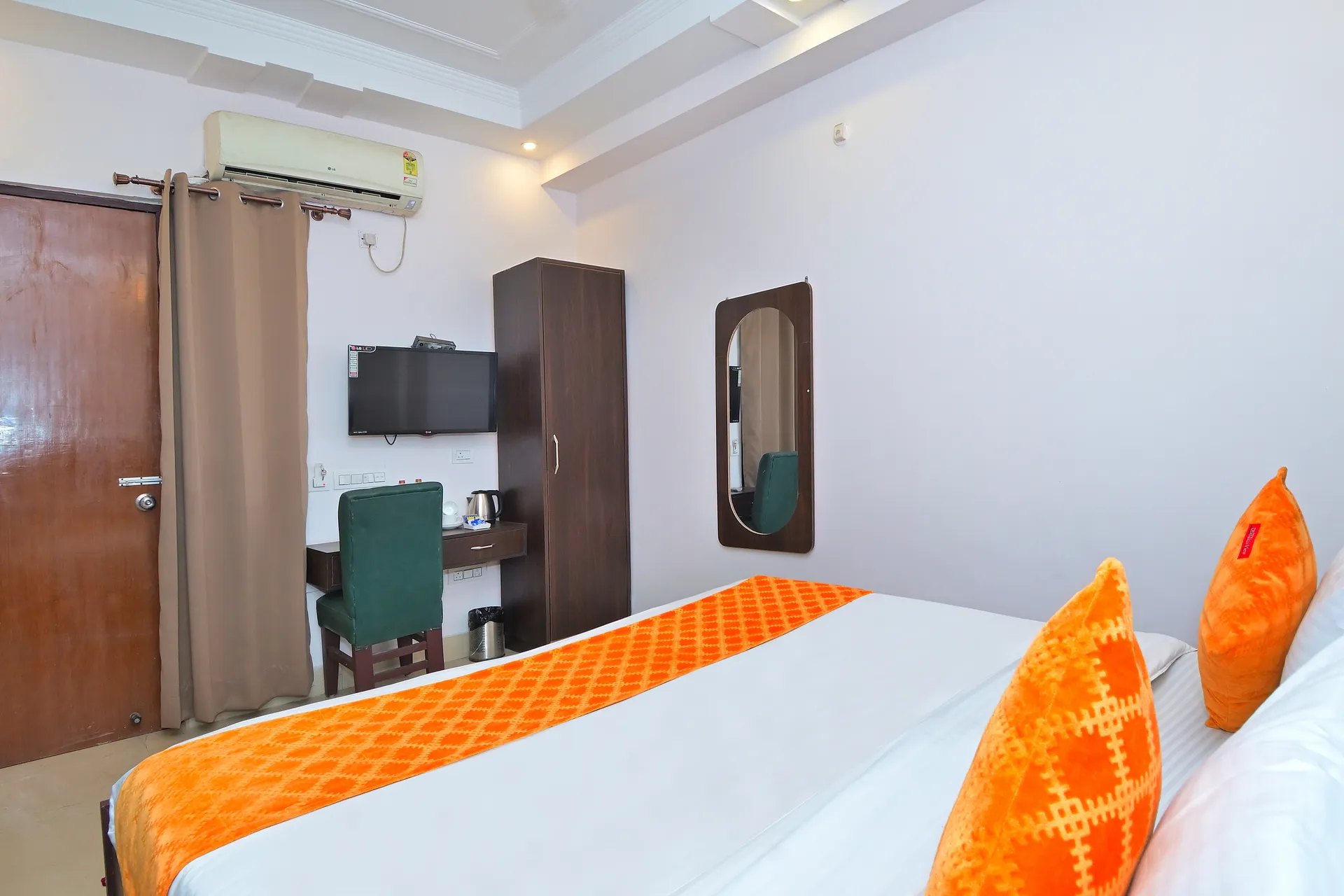 LA Riqueza Heritage Near to Triveni Ghat Room