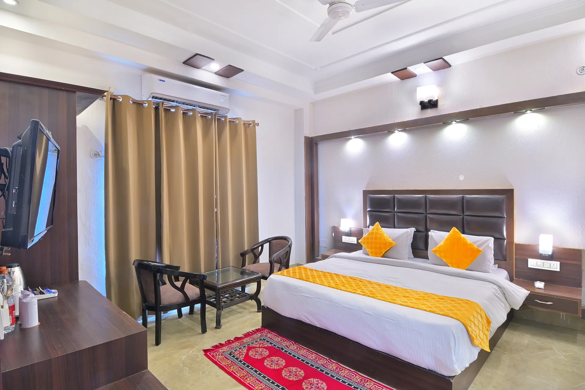 LA Riqueza Heritage Near to Triveni Ghat Room