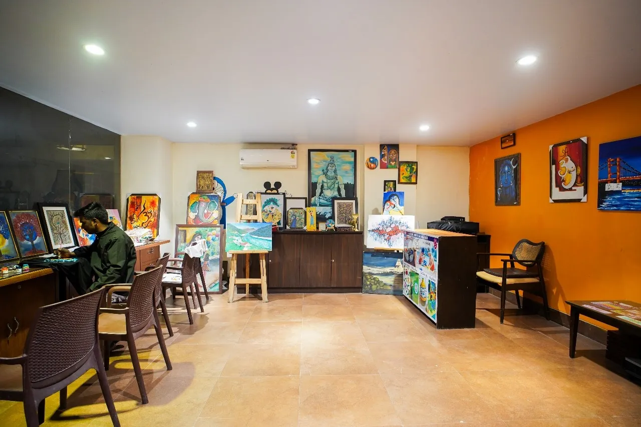 Luxury Aloha Apartments | Infinity Pool & Spa Common Area
