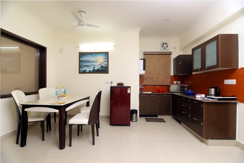 Luxury Aloha Apartments | Infinity Pool & Spa Dining