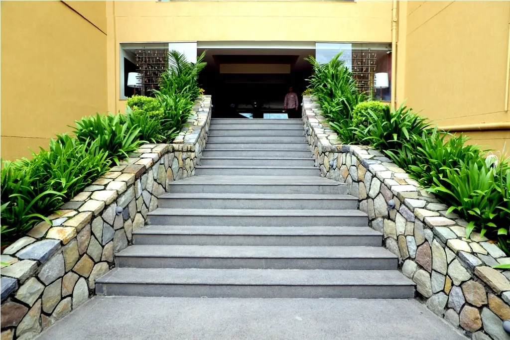 Luxury Aloha Apartments | Infinity Pool & Spa Entrance