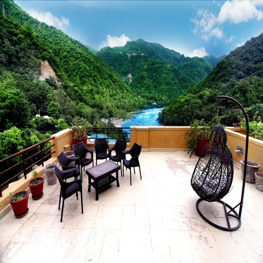 Luxury Aloha Apartments | Infinity Pool & Spa Facade