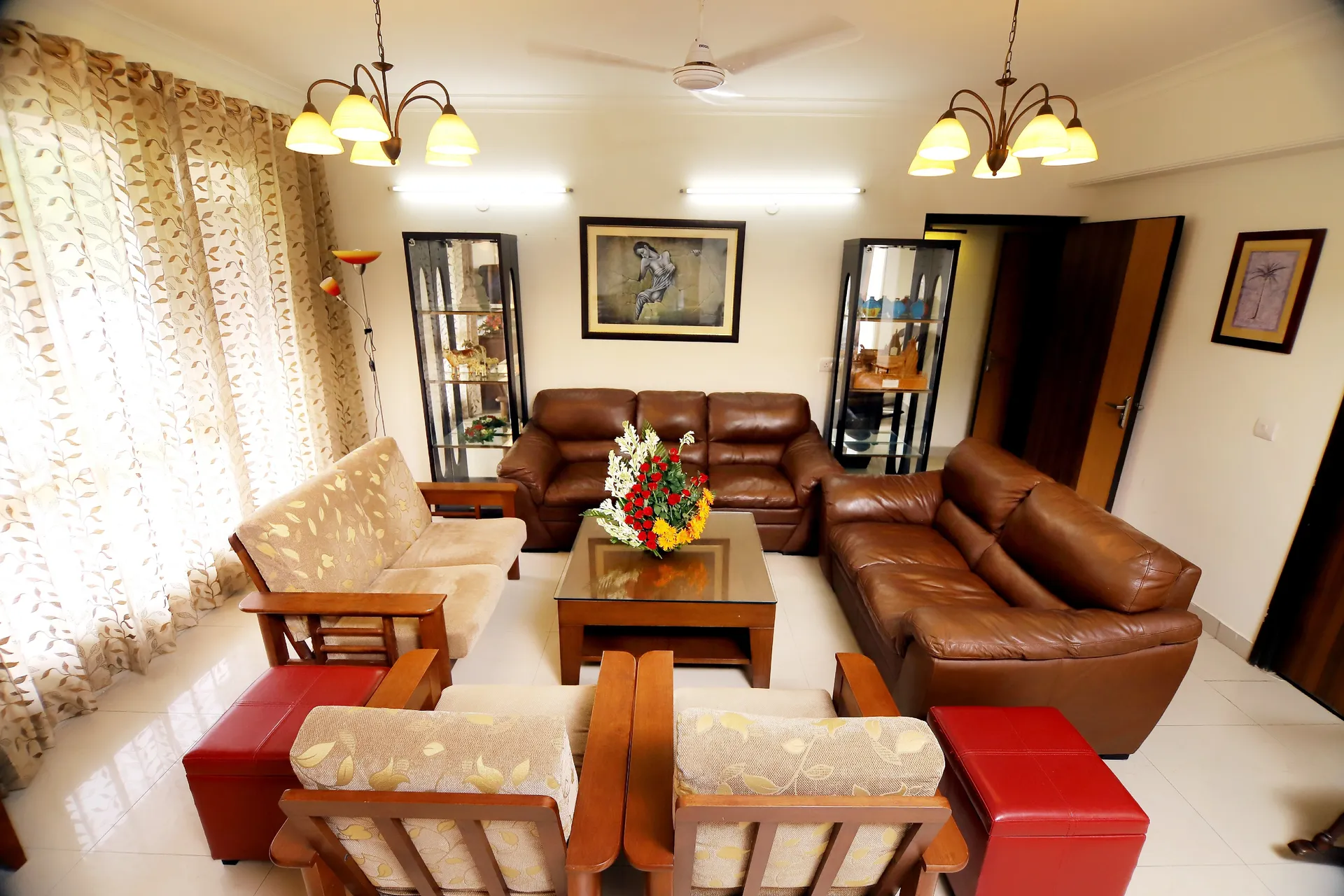 Luxury Aloha Apartments | Infinity Pool & Spa Living Room